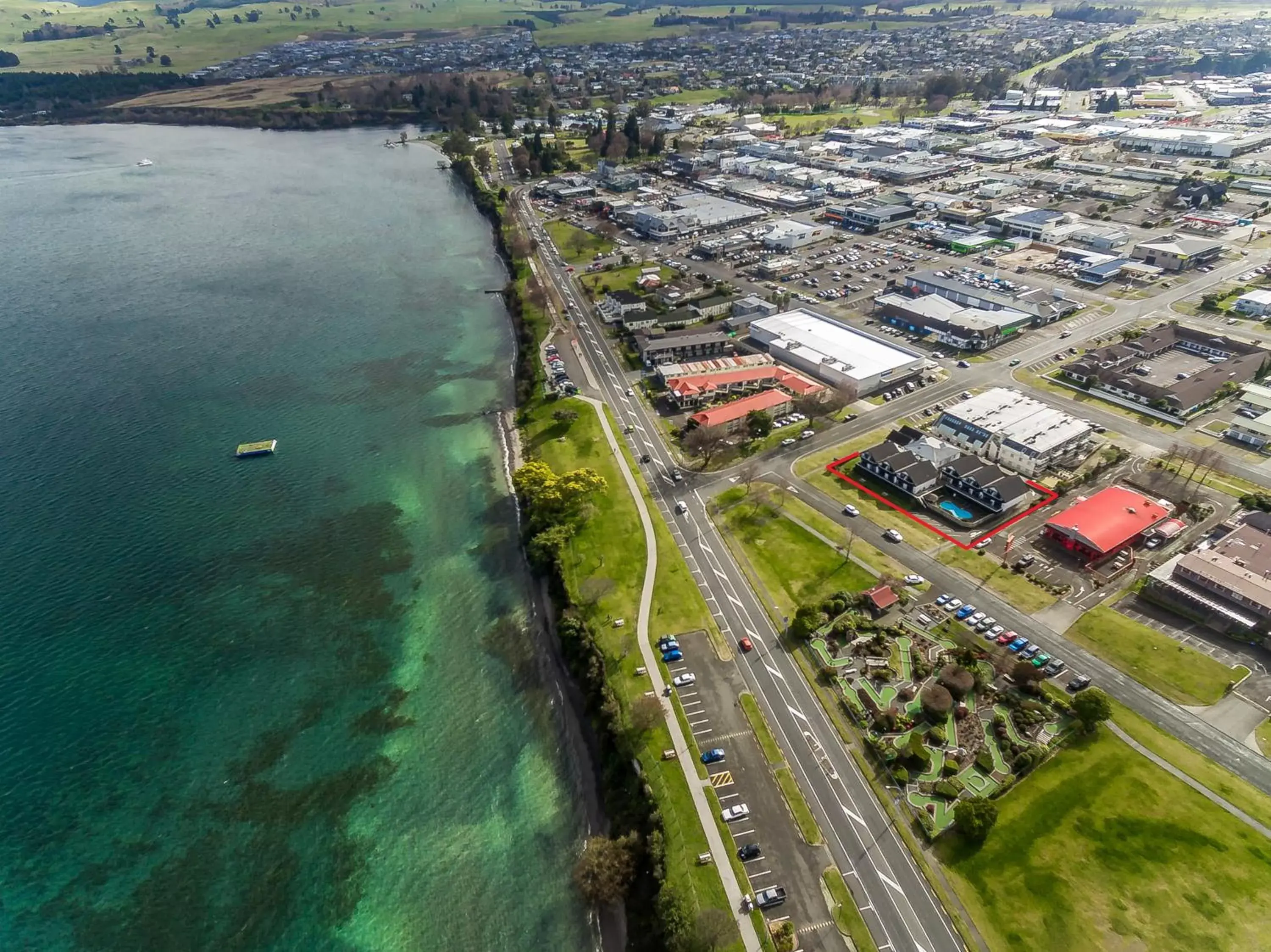 Bird's eye view, Bird's-eye View in Le Chalet Suisse Motel Taupo