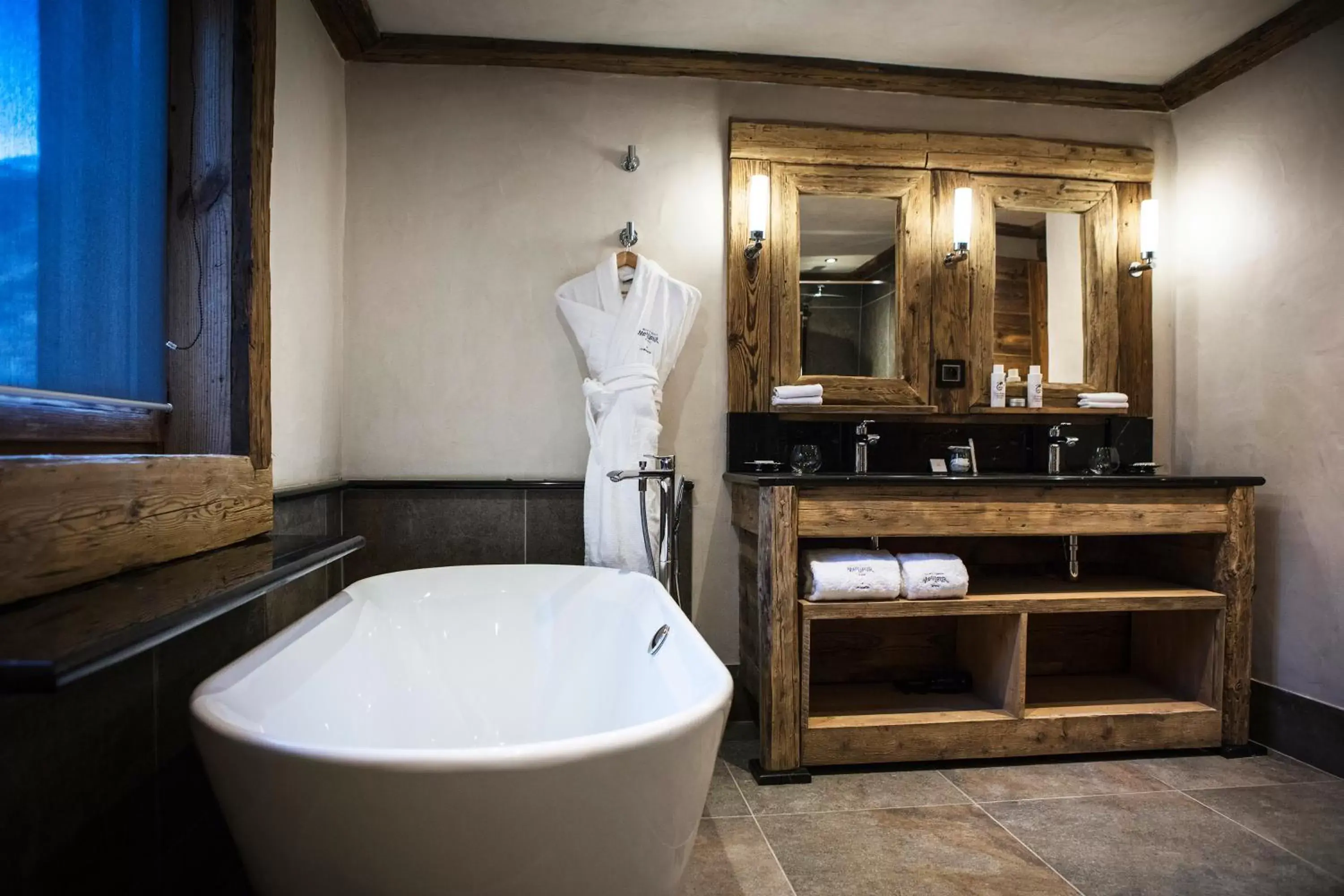 Bathroom in Hotel Restaurant La Bouitte - Relais & Châteaux - 3 étoiles Michelin