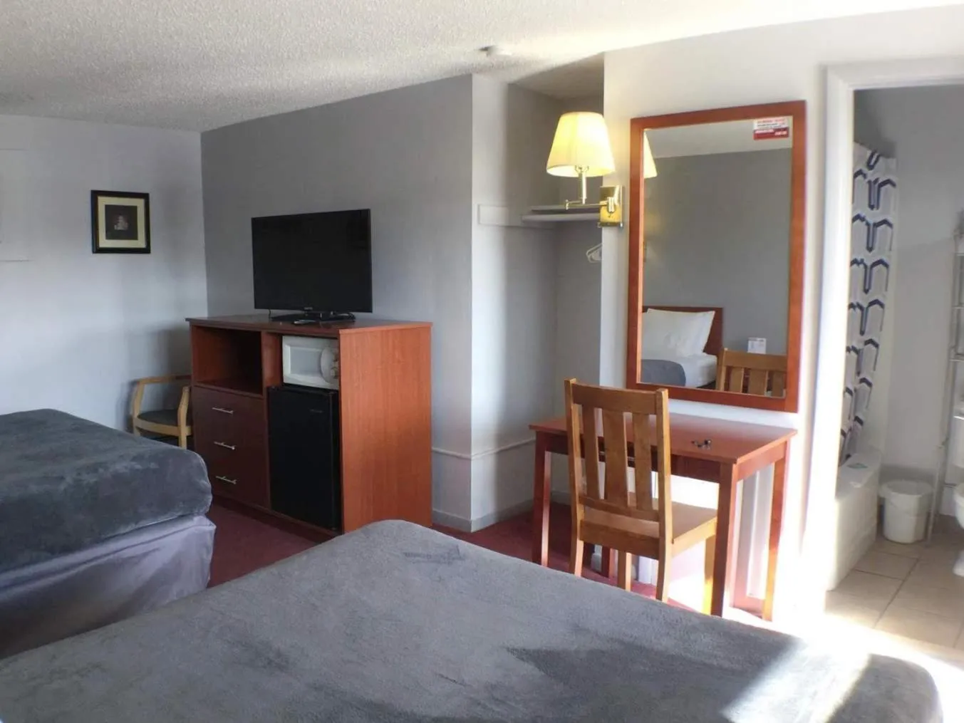 Photo of the whole room in Swiss Cottage Inn