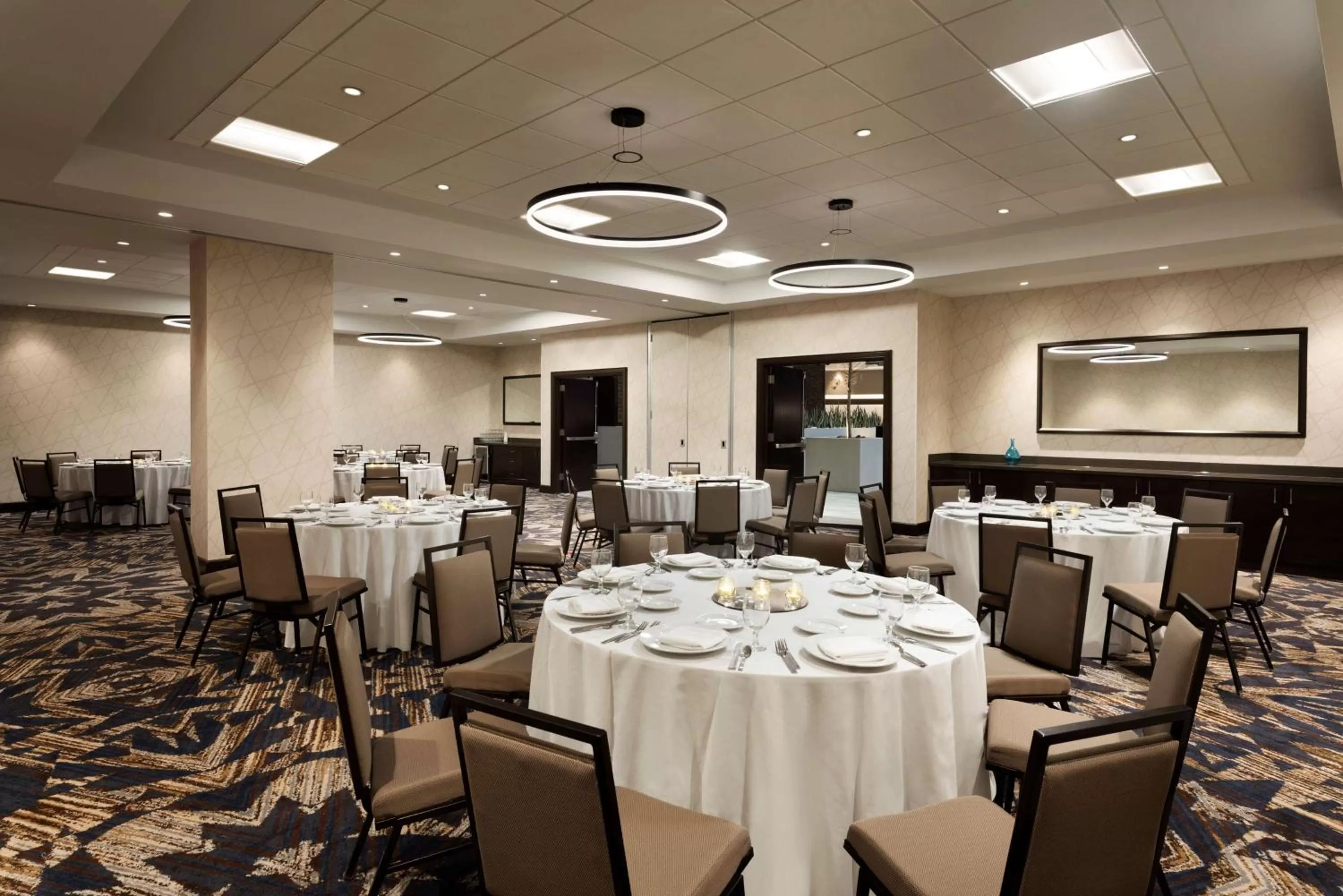 Meeting/conference room in Embassy Suites by Hilton Chicago Lombard