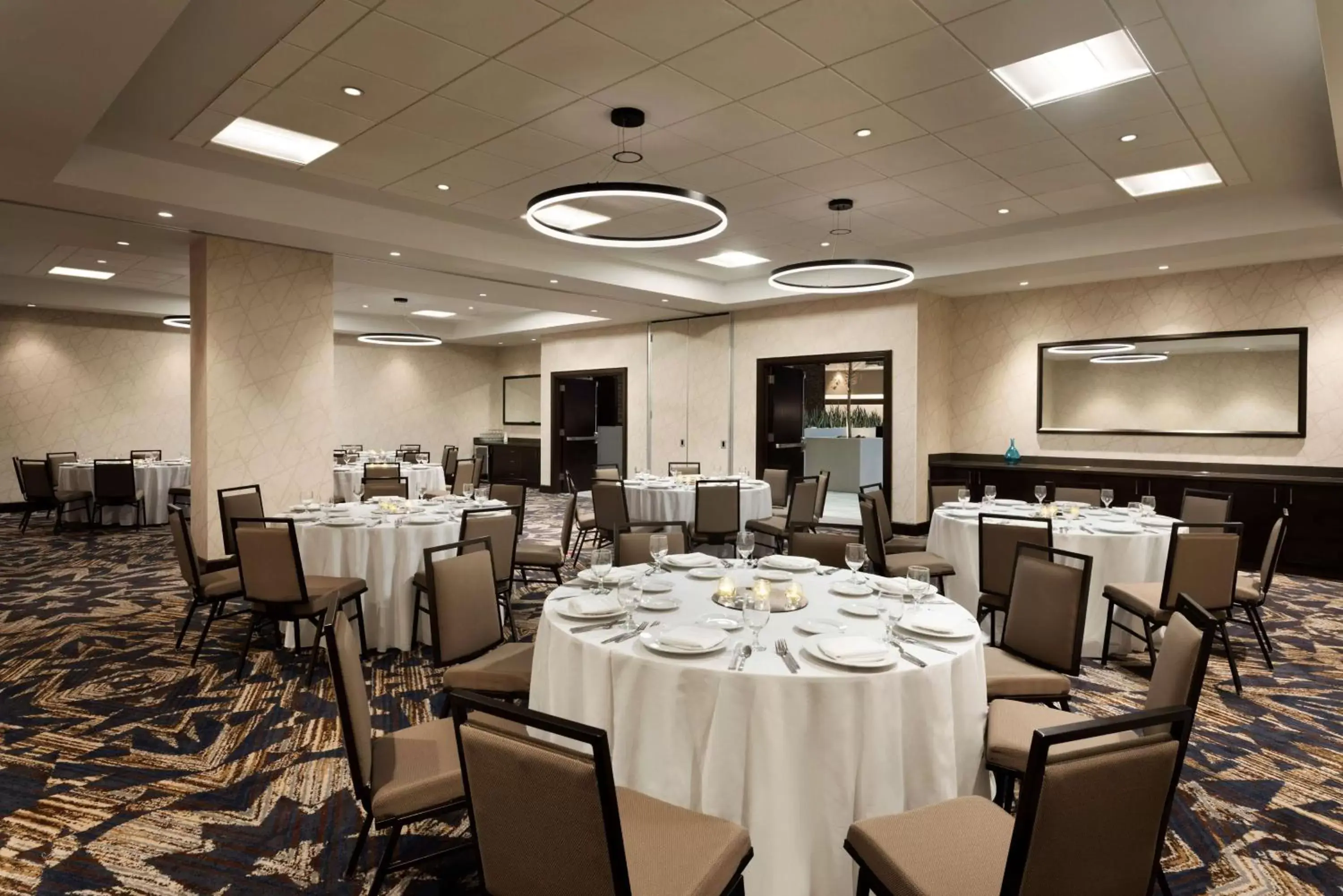 Meeting/conference room, Banquet Facilities in Embassy Suites by Hilton Chicago Lombard