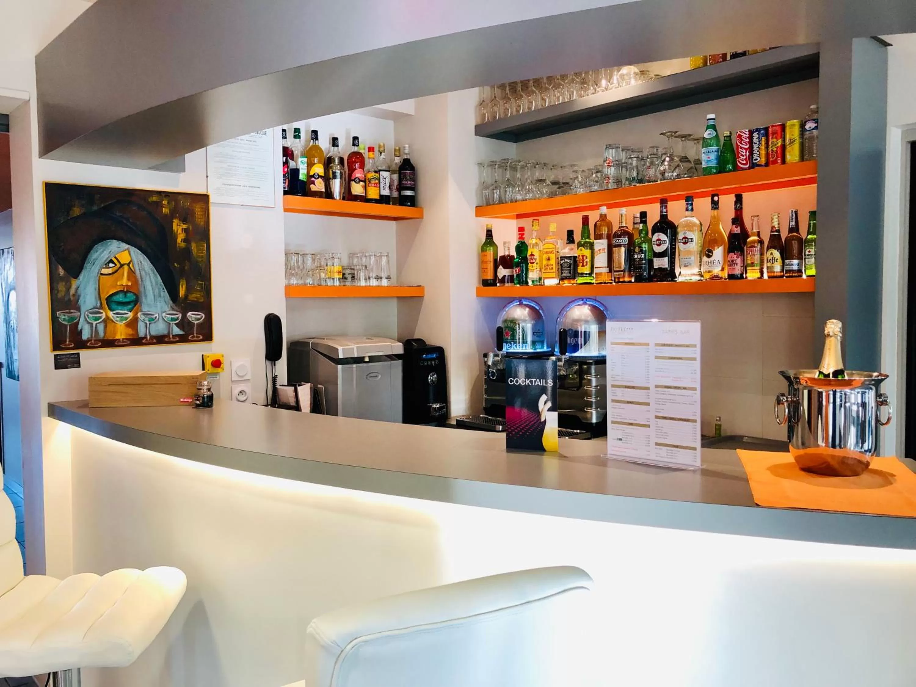 Lounge or bar in Boutique Hôtel d'Orbigny Chatelaillon - La Rochelle