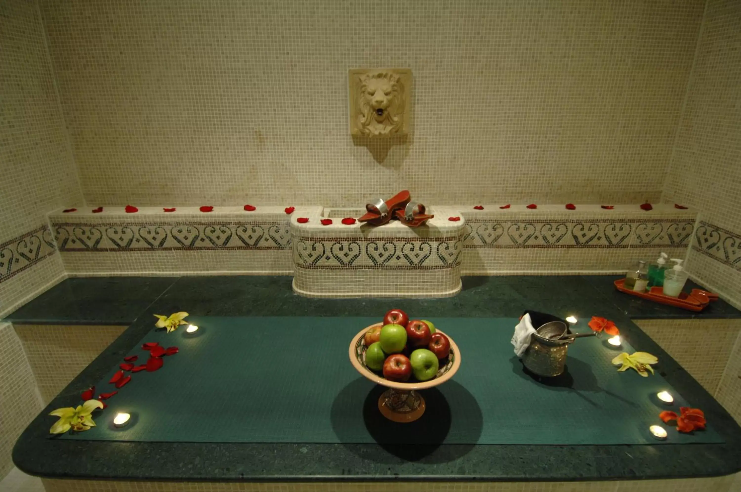 Spa and wellness centre/facilities in The Convention Center & Royal Suites Hotel Spa and wellness centre/facilities in The Convention Center & Royal Suites Hotel