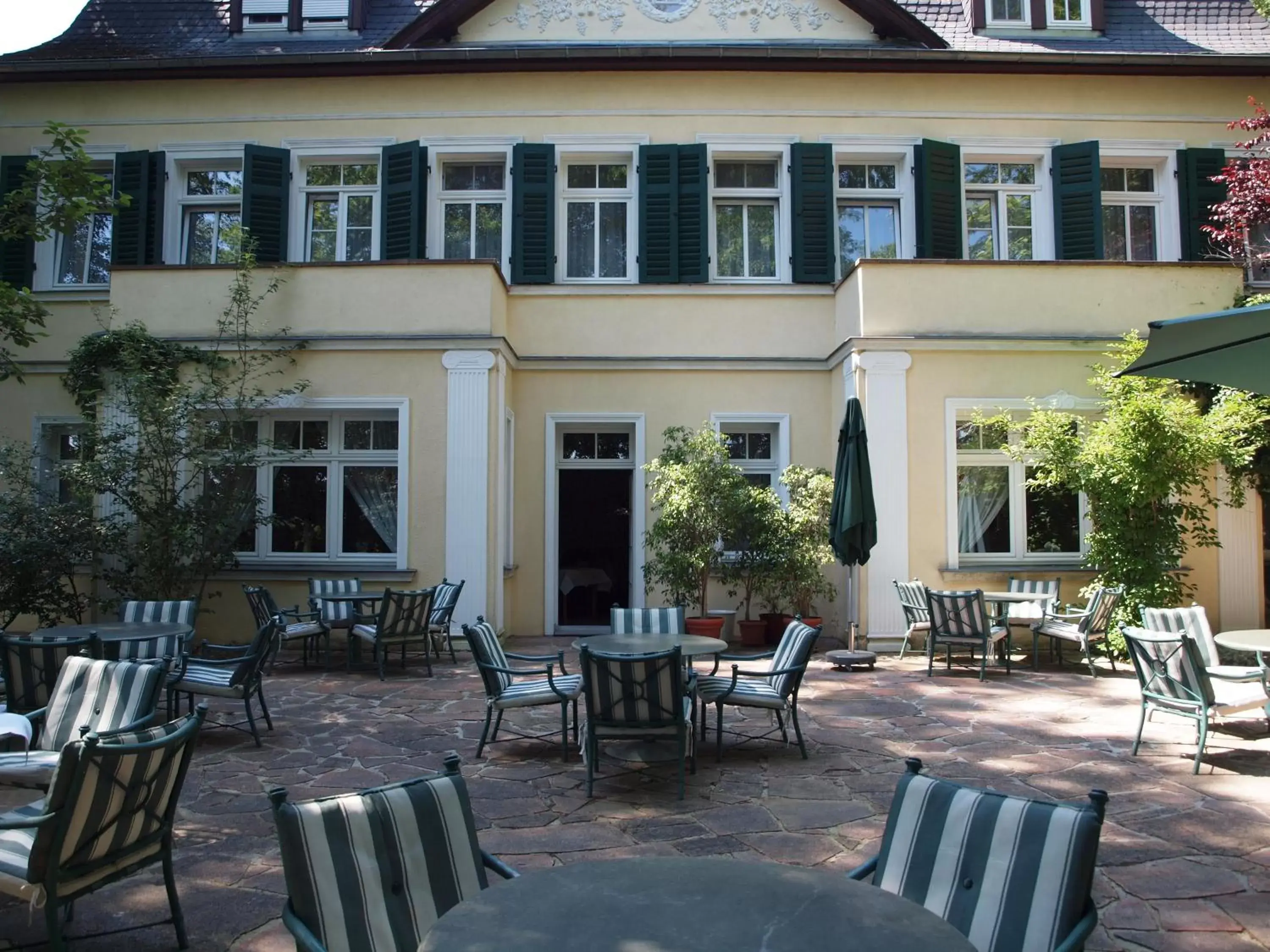 Restaurant/places to eat, Property Building in Hotel & Restaurant Bellevue Schmölln