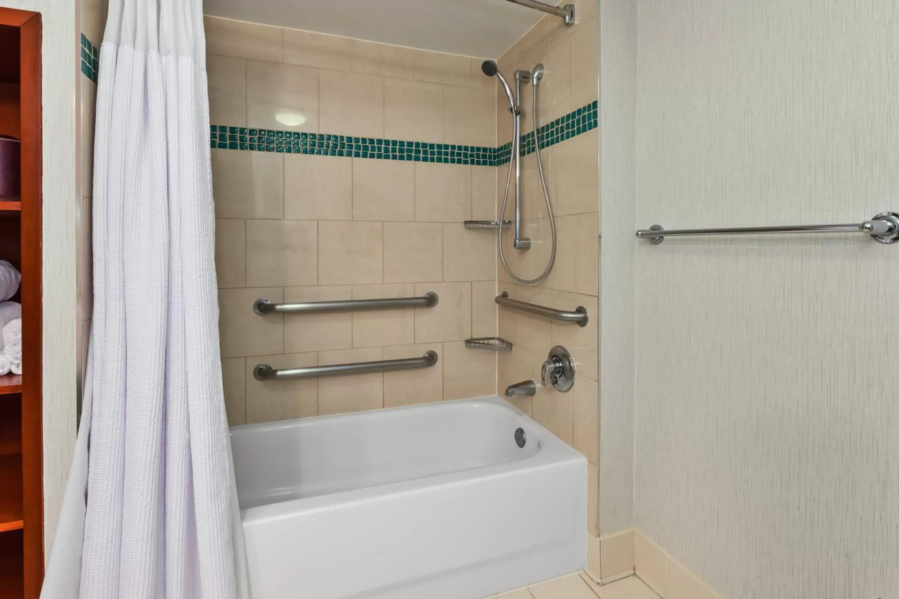 Photo of the whole room, Bathroom in Crowne Plaza Dulles Airport, an IHG Hotel