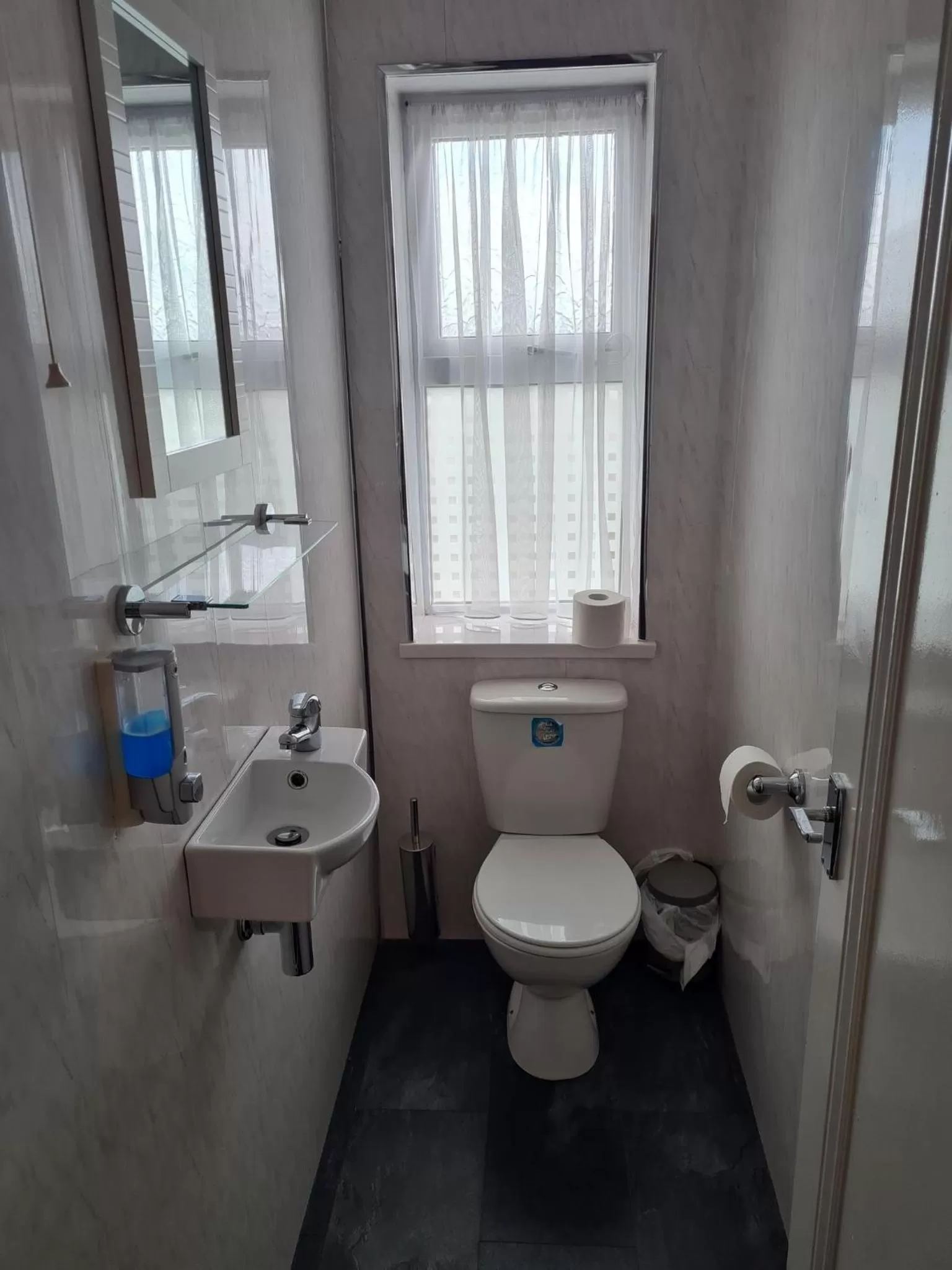 Bathroom in Queens Plaza Hotel