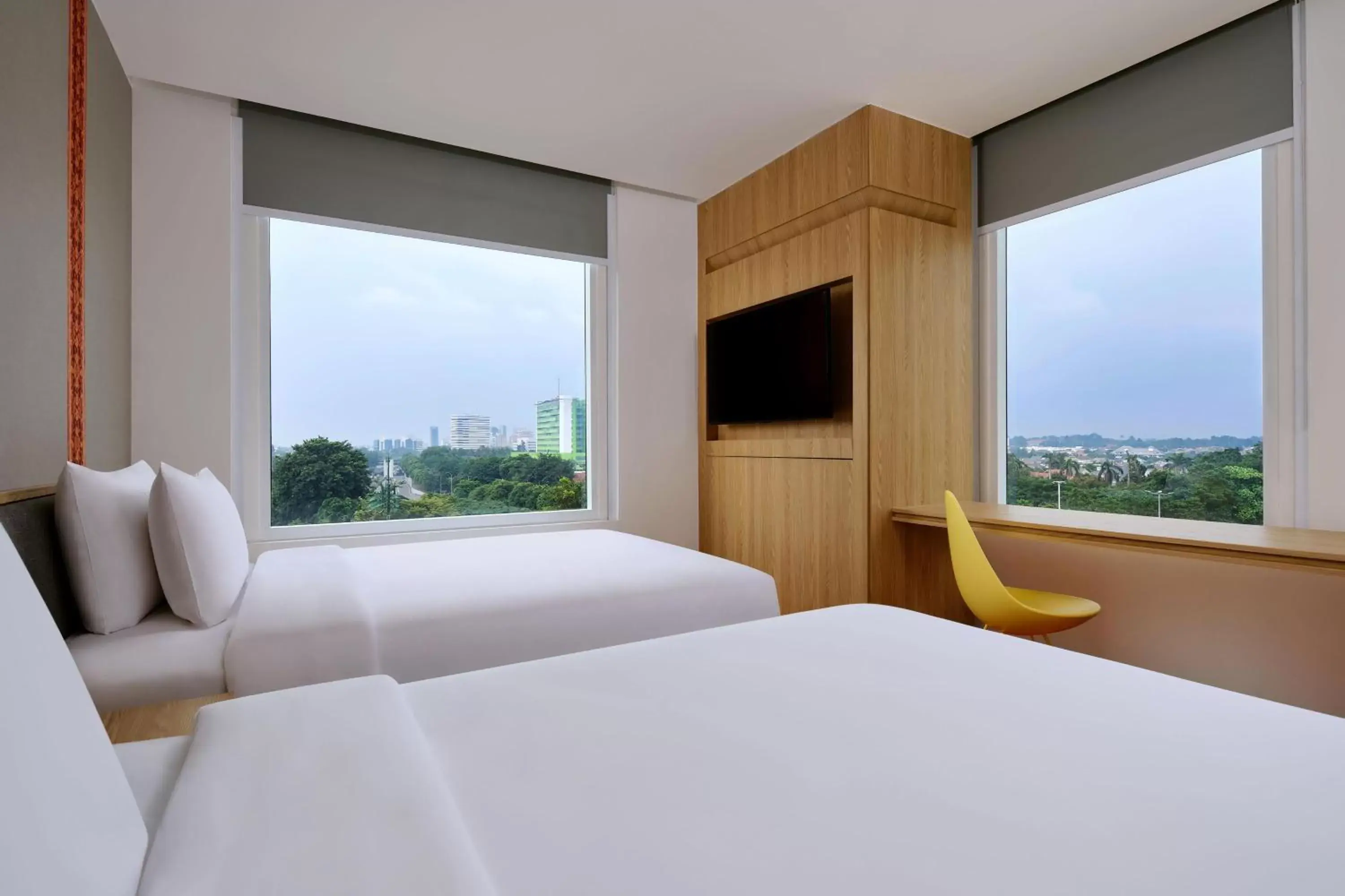 Photo of the whole room, Bed in Aloft South Jakarta