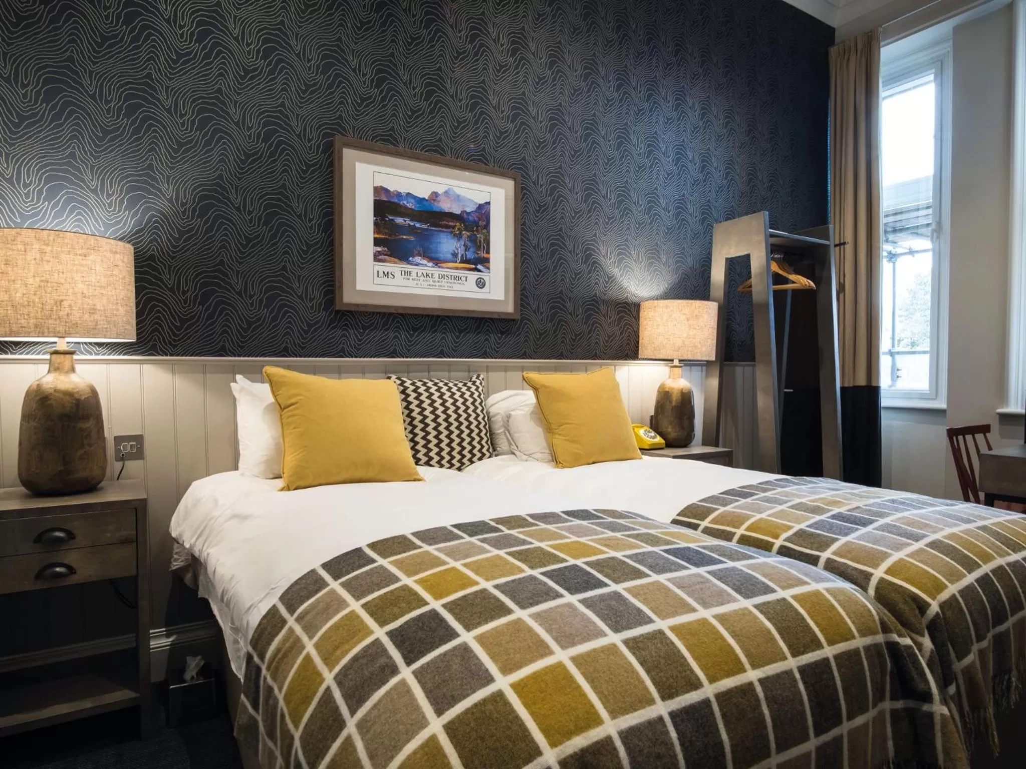 Photo of the whole room, Bed in Toll House Inn