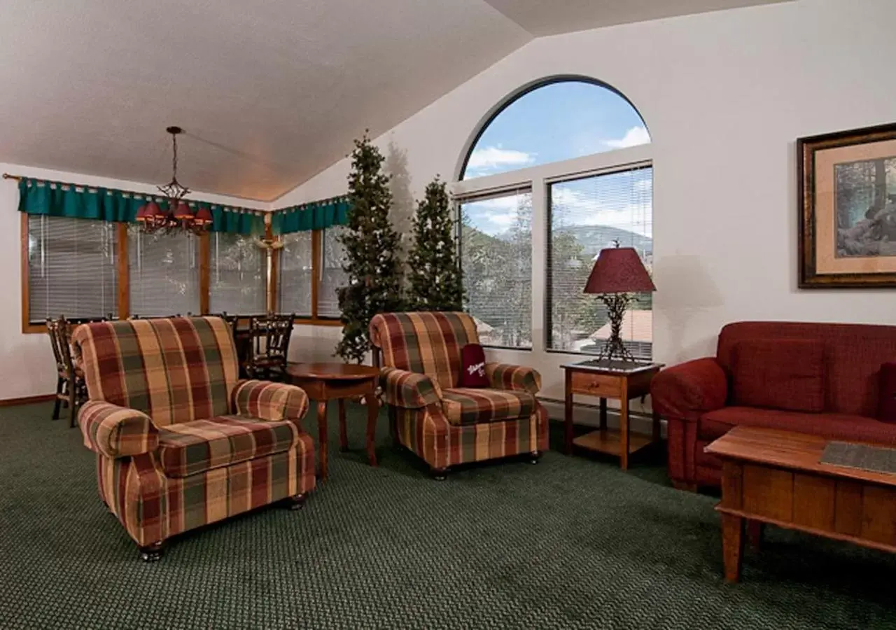 Seating Area in Wildwood Inn