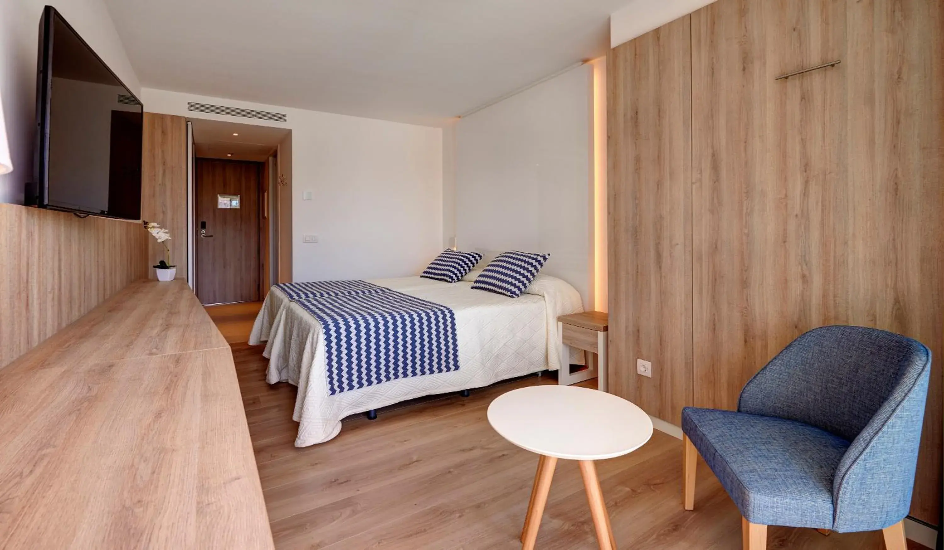 Double Room with Pool View in Hipotels Bahia Cala Millor - Adults Only Double Room with Pool View in Hipotels Bahia Cala Millor - Adults Only