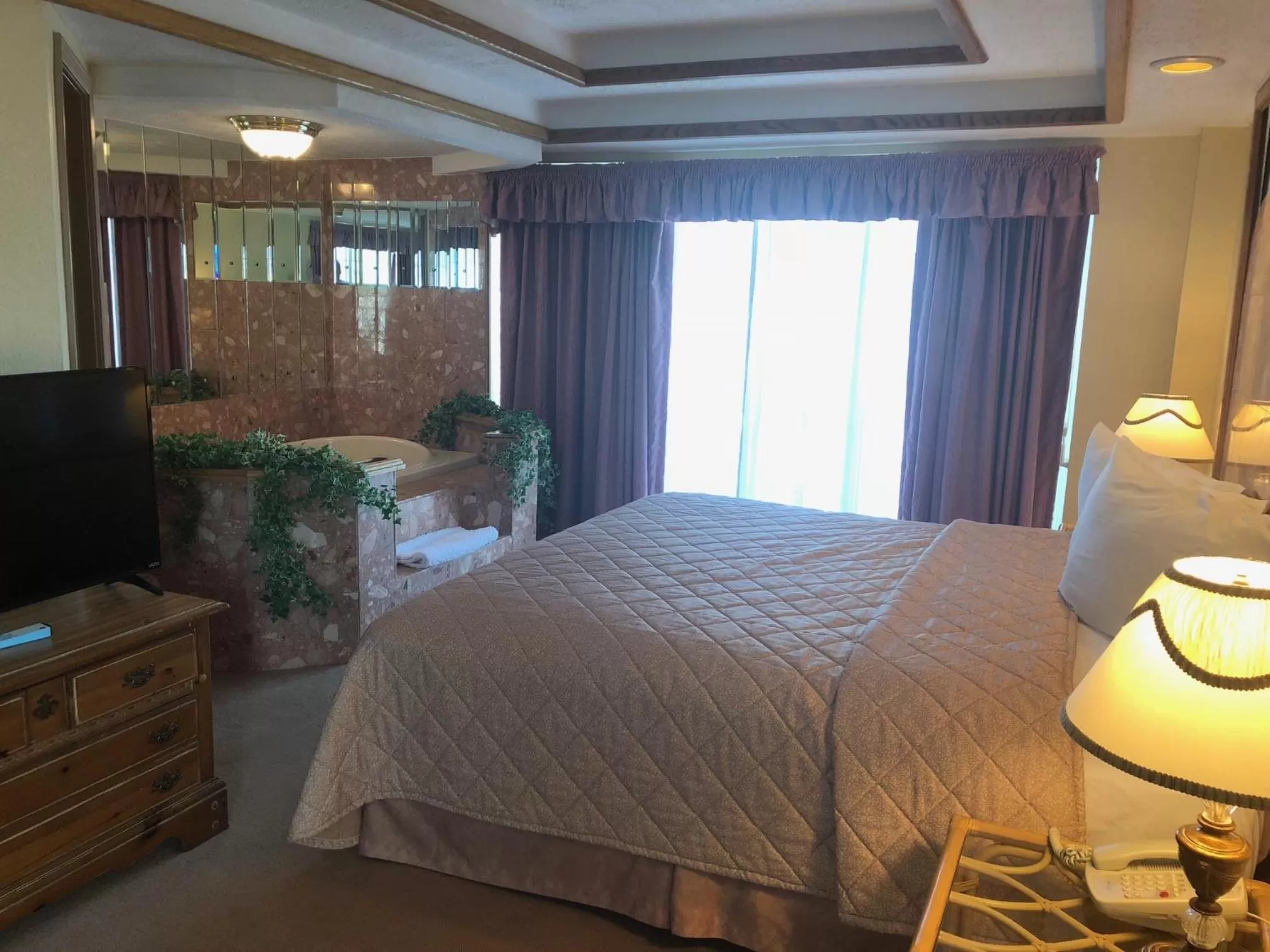 Bed in Riveredge Resort Hotel