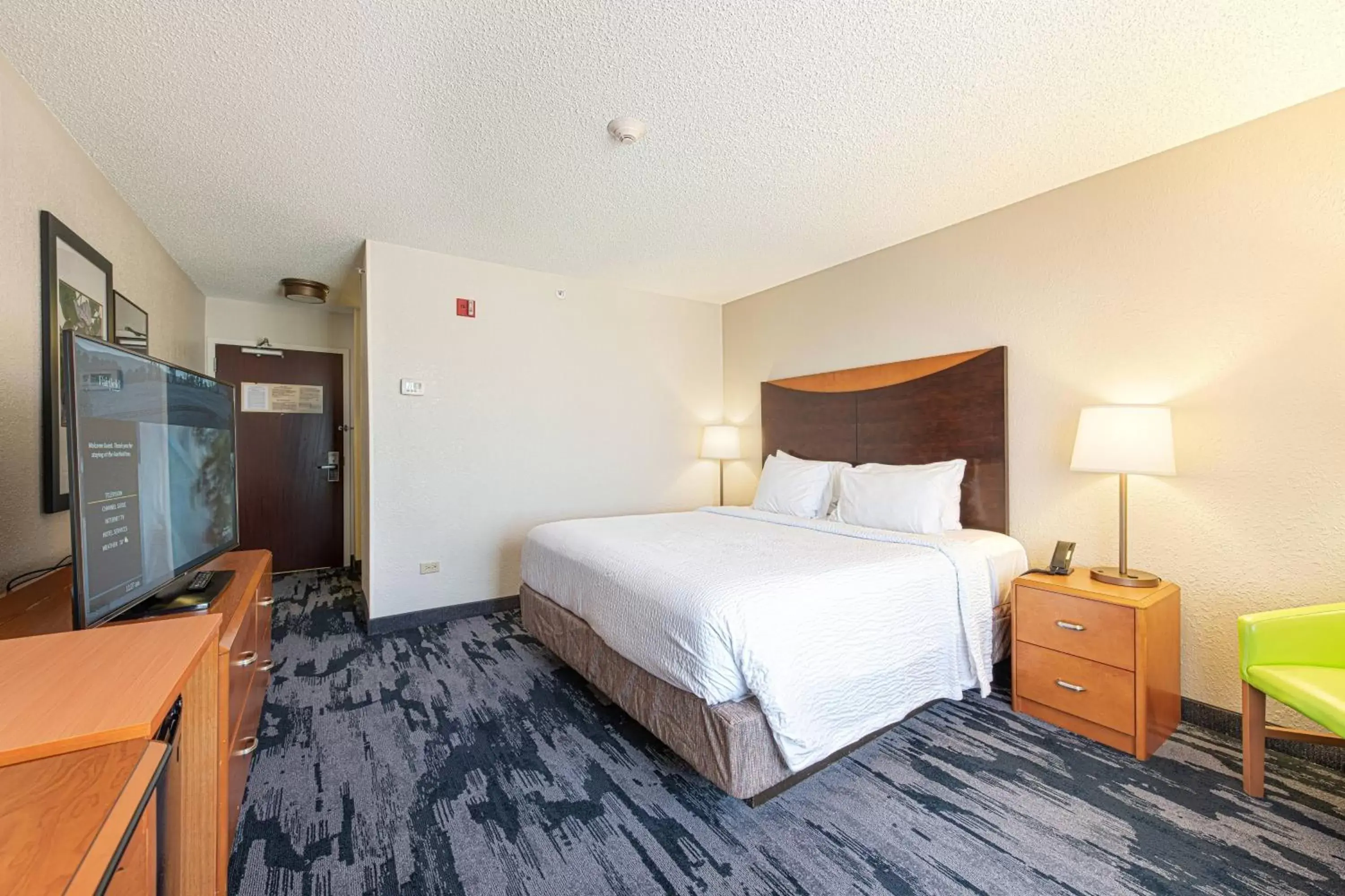 Photo of the whole room, Bed in Fairfield Inn & Suites by Marriott Chicago Naperville