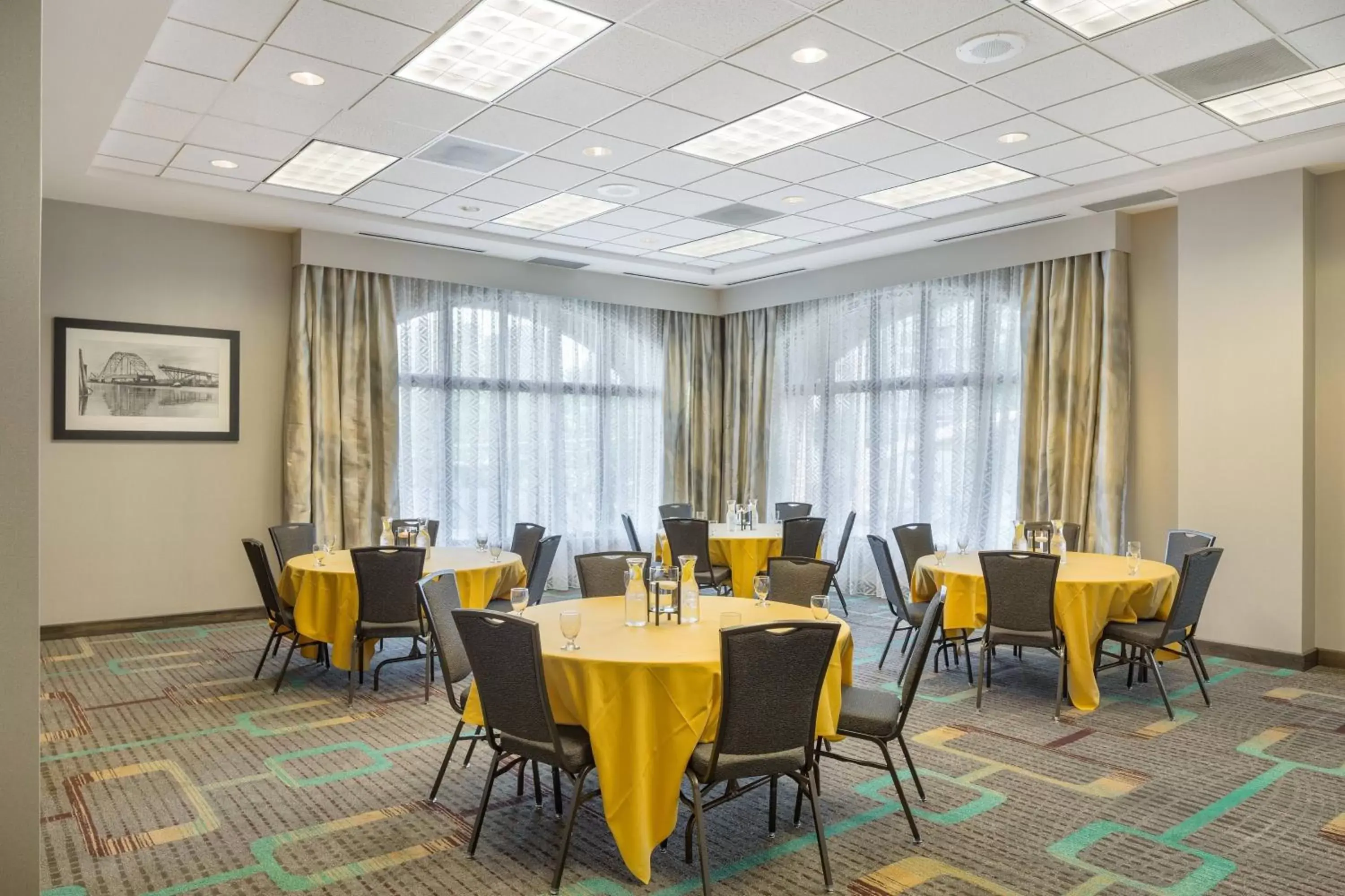 Meeting/conference room, Restaurant/Places to Eat in Residence Inn Portland Downtown/RiverPlace