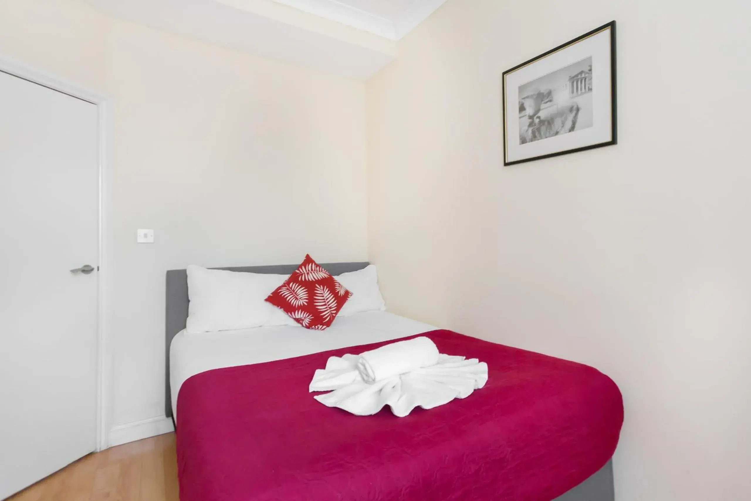 Bedroom, Bed in Kings Cross Apartment