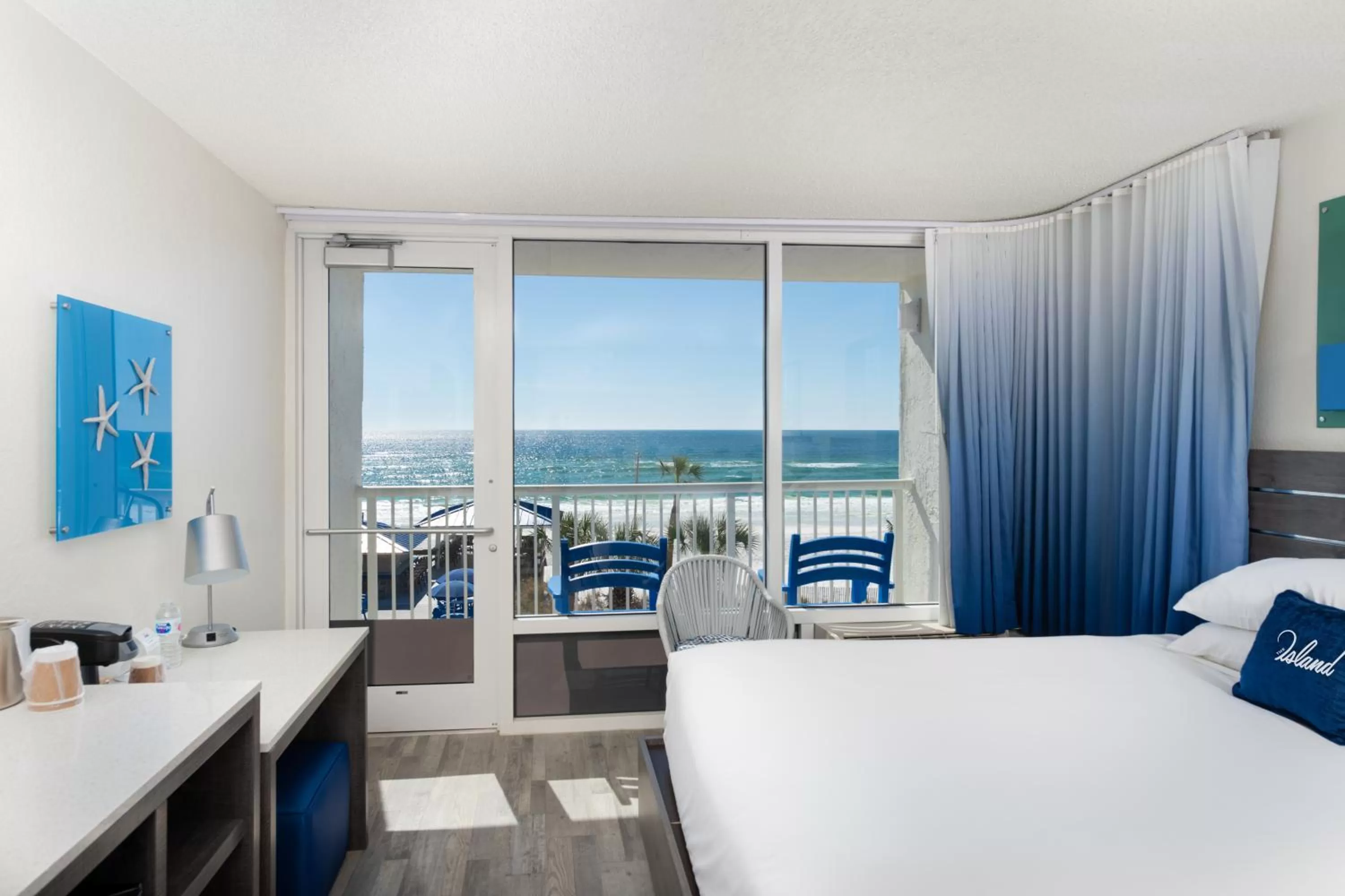Balcony/Terrace, Bed in The Island Resort at Fort Walton Beach