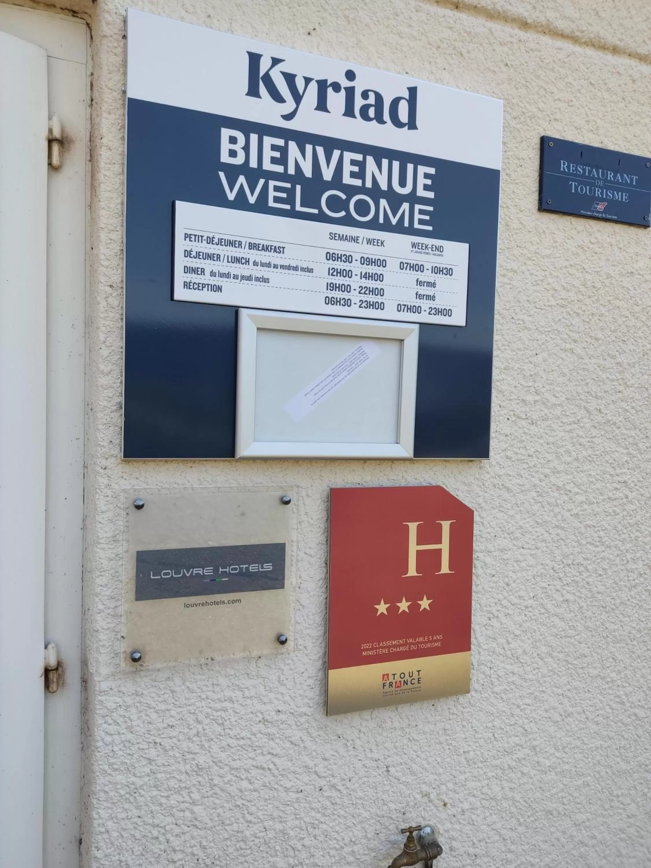 Property building in Kyriad Montargis Amilly