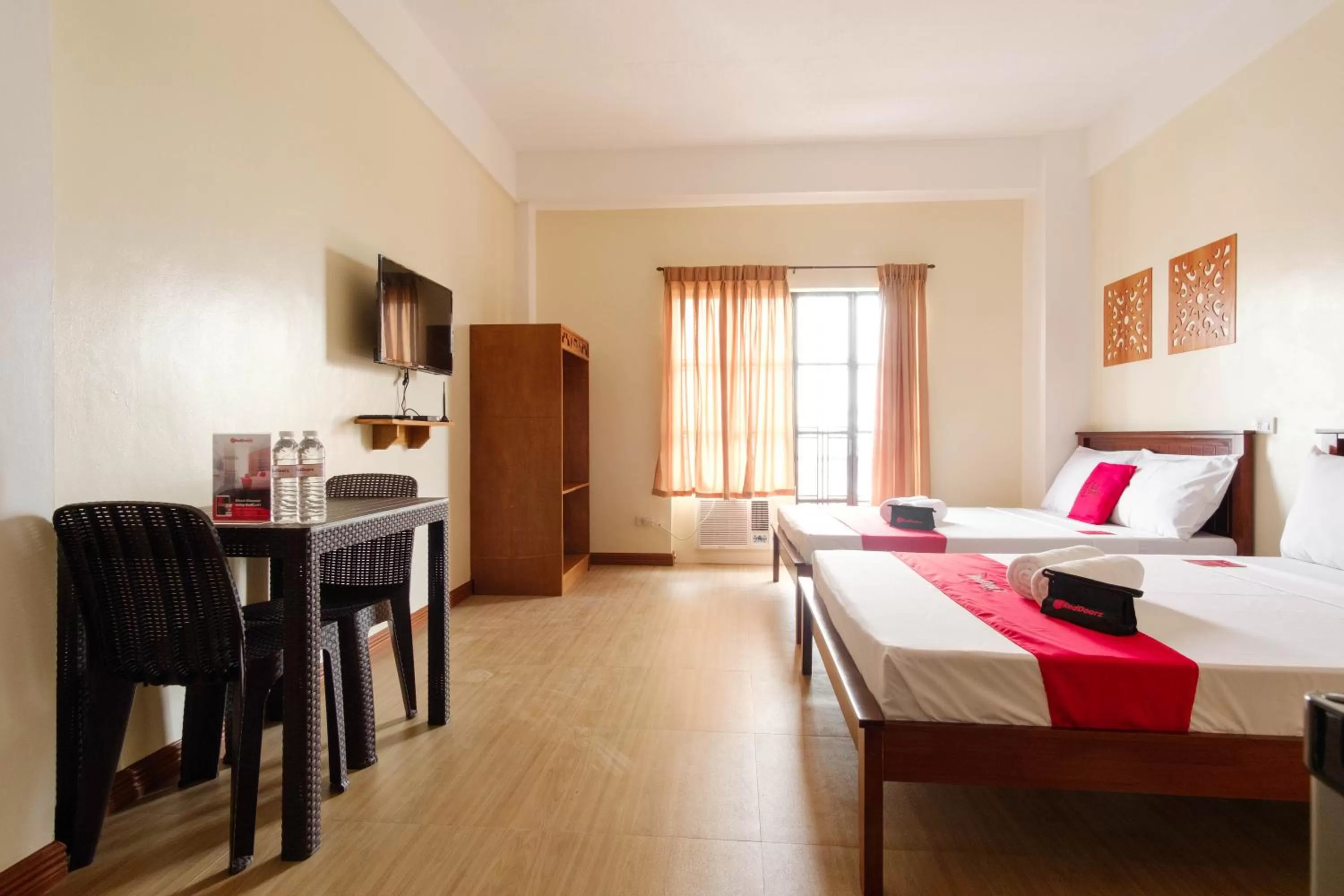 Photo of the whole room, Bed in RedDoorz Plus near Johnson and Johnson Paranaque