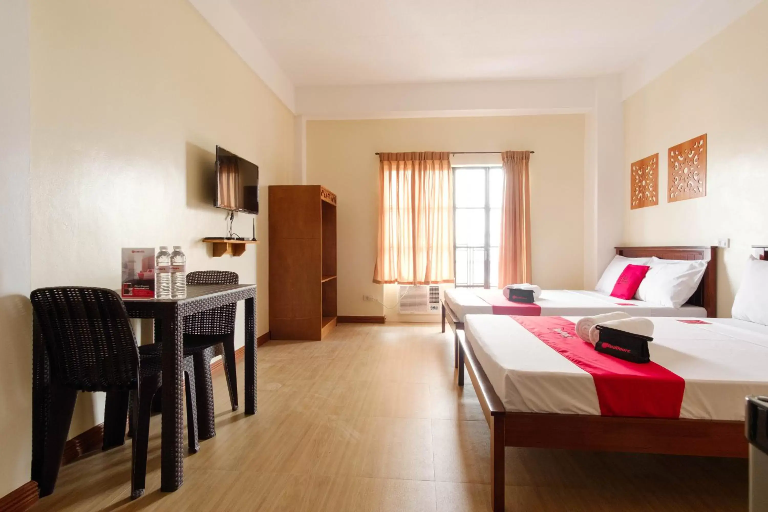 Photo of the whole room, Bed in RedDoorz Plus near Johnson and Johnson Paranaque Photo of the whole room, Bed in RedDoorz Plus near Johnson and Johnson Paranaque