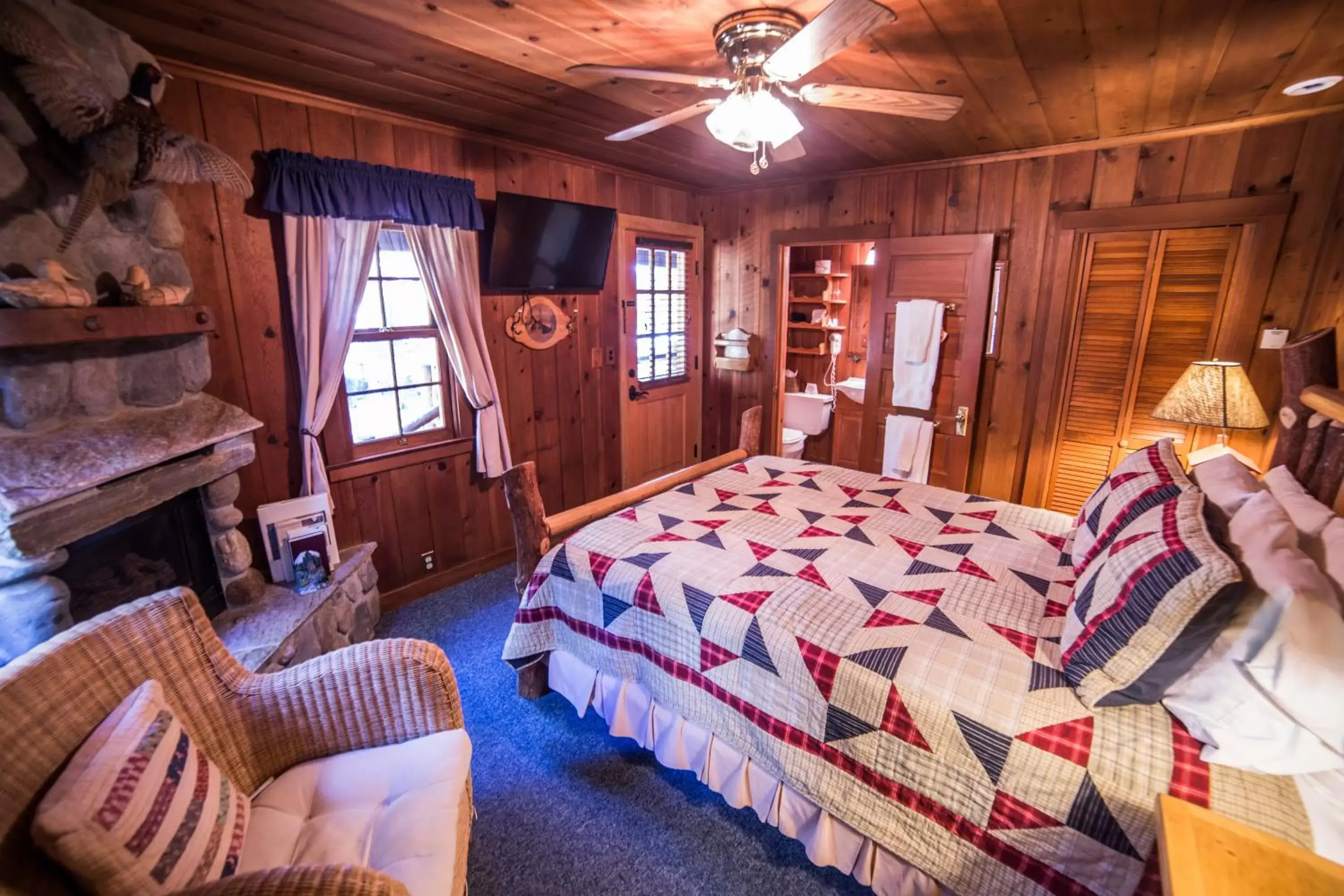 Photo of the whole room in Cottage Inn At Lake Tahoe