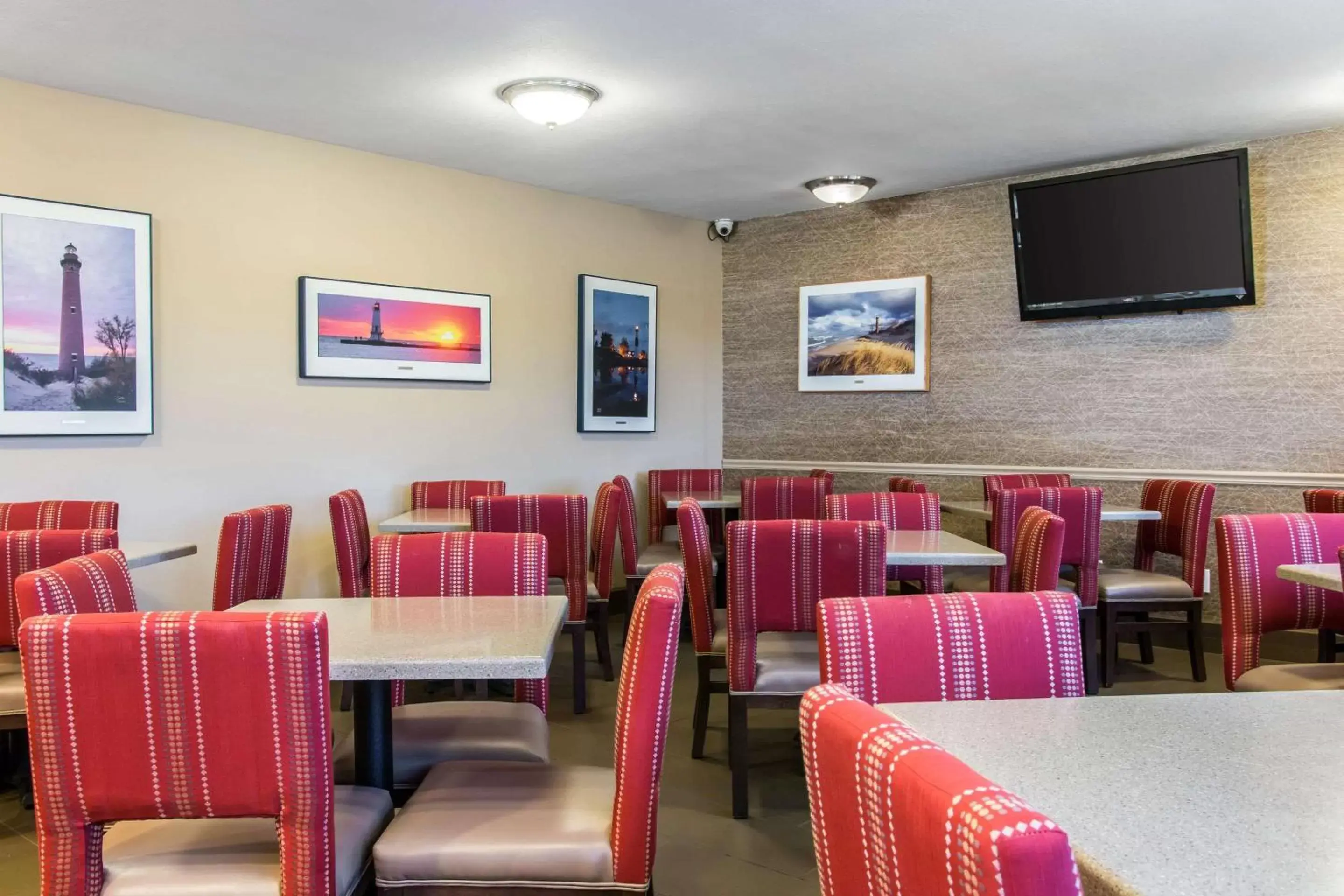 Restaurant/Places to Eat in Comfort Inn Ludington near US-10