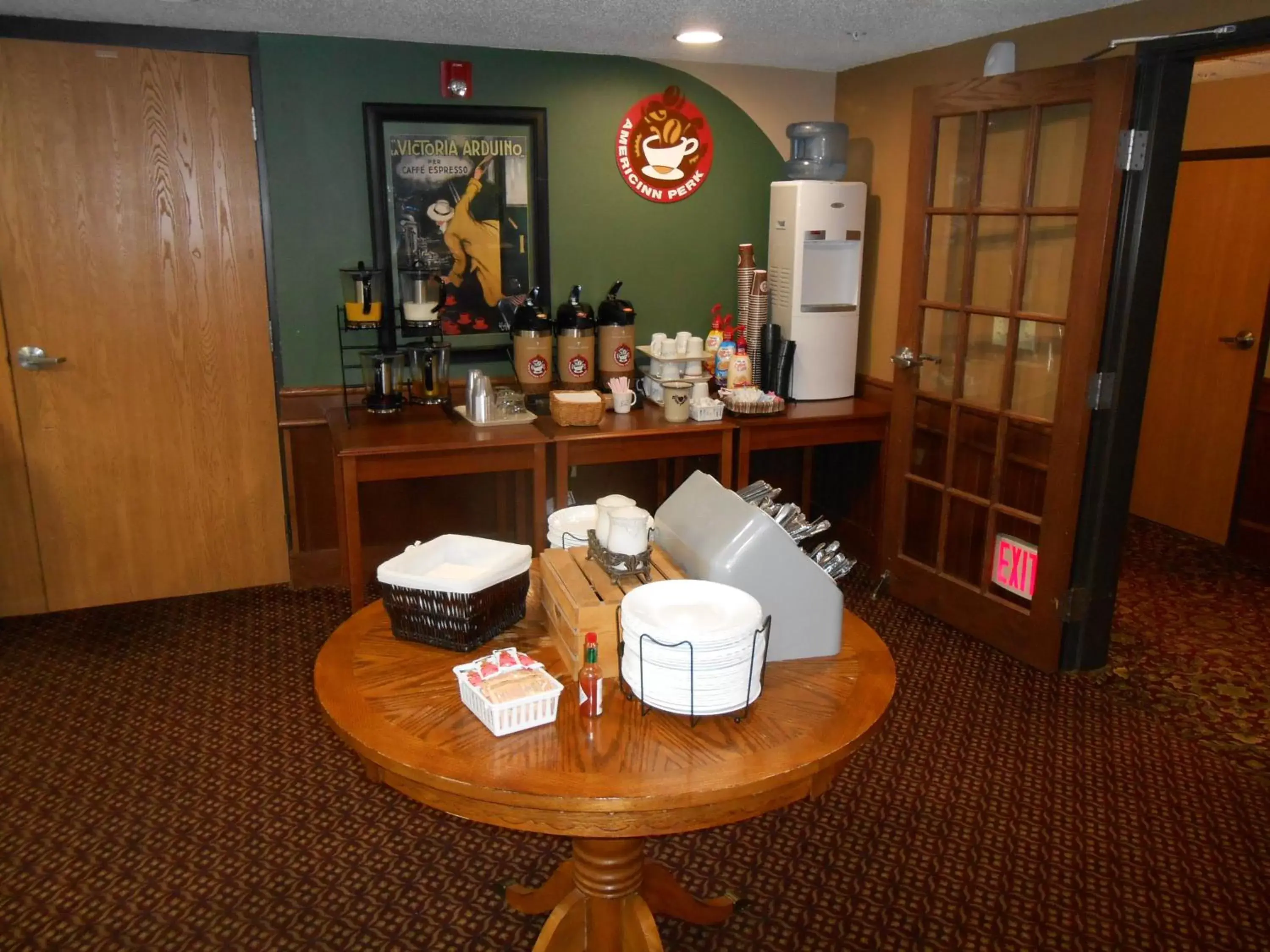 Coffee/tea facilities in AmericInn by Wyndham McAlester