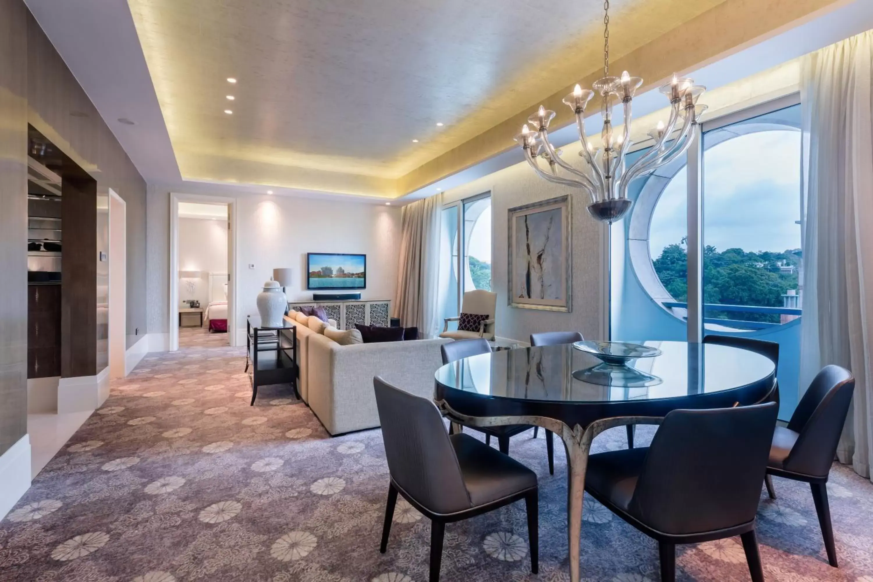 Dining area in Resorts World Sentosa - Hotel Michael Dining area in Resorts World Sentosa - Hotel Michael