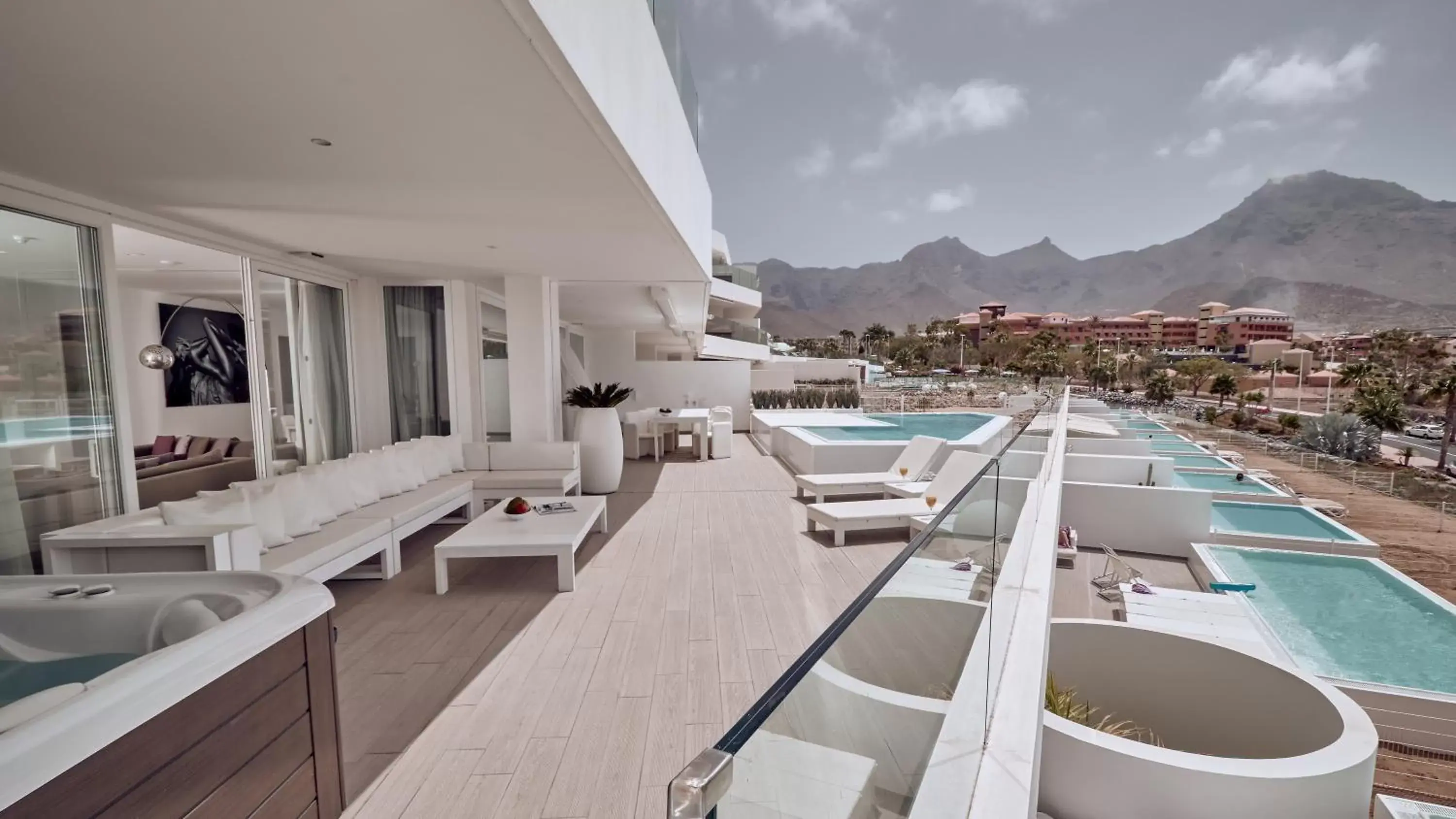 Balcony/Terrace, Swimming Pool in Hotel Baobab Suites