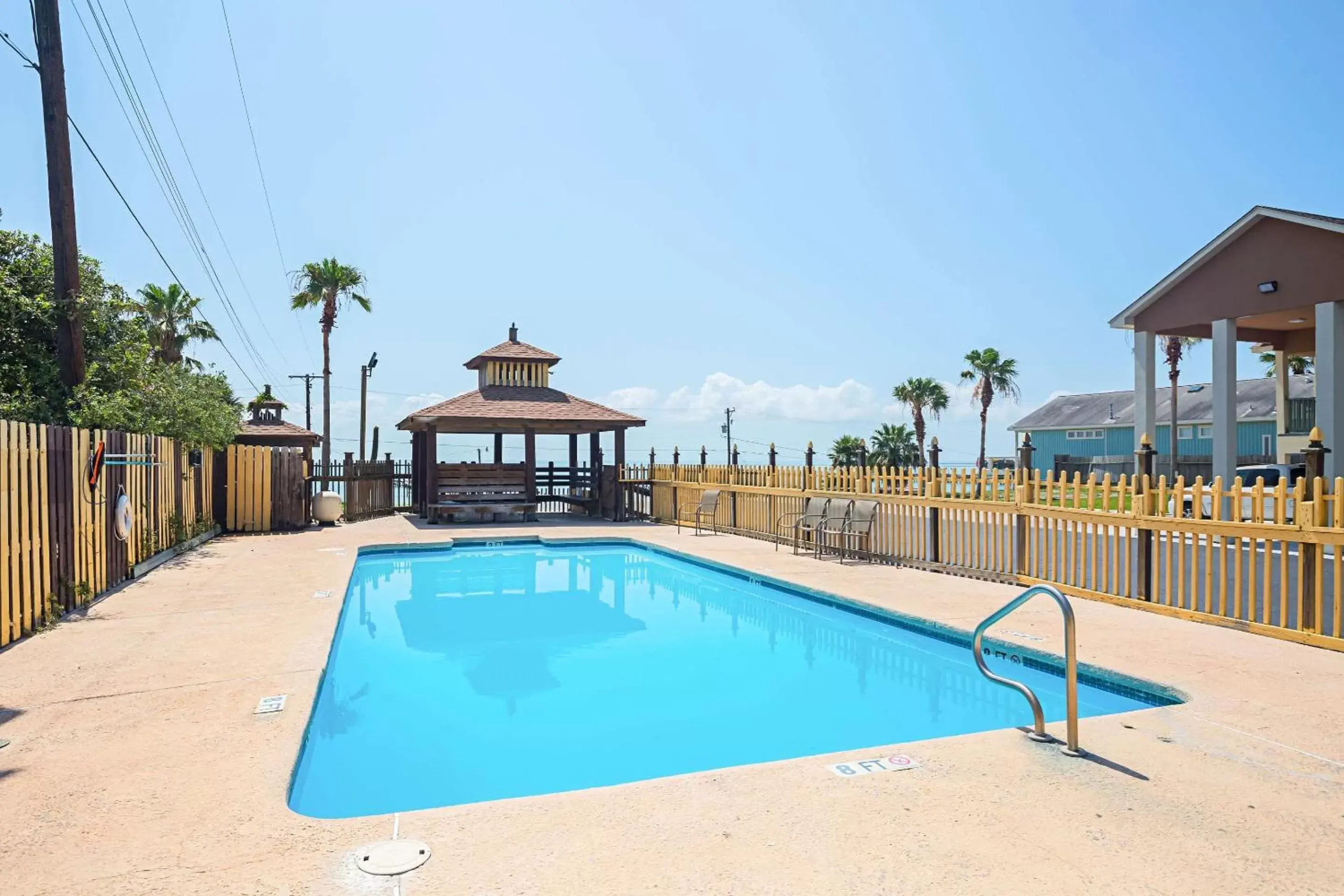 On site, Swimming Pool in Quality Inn Rockport on Aransas Bay