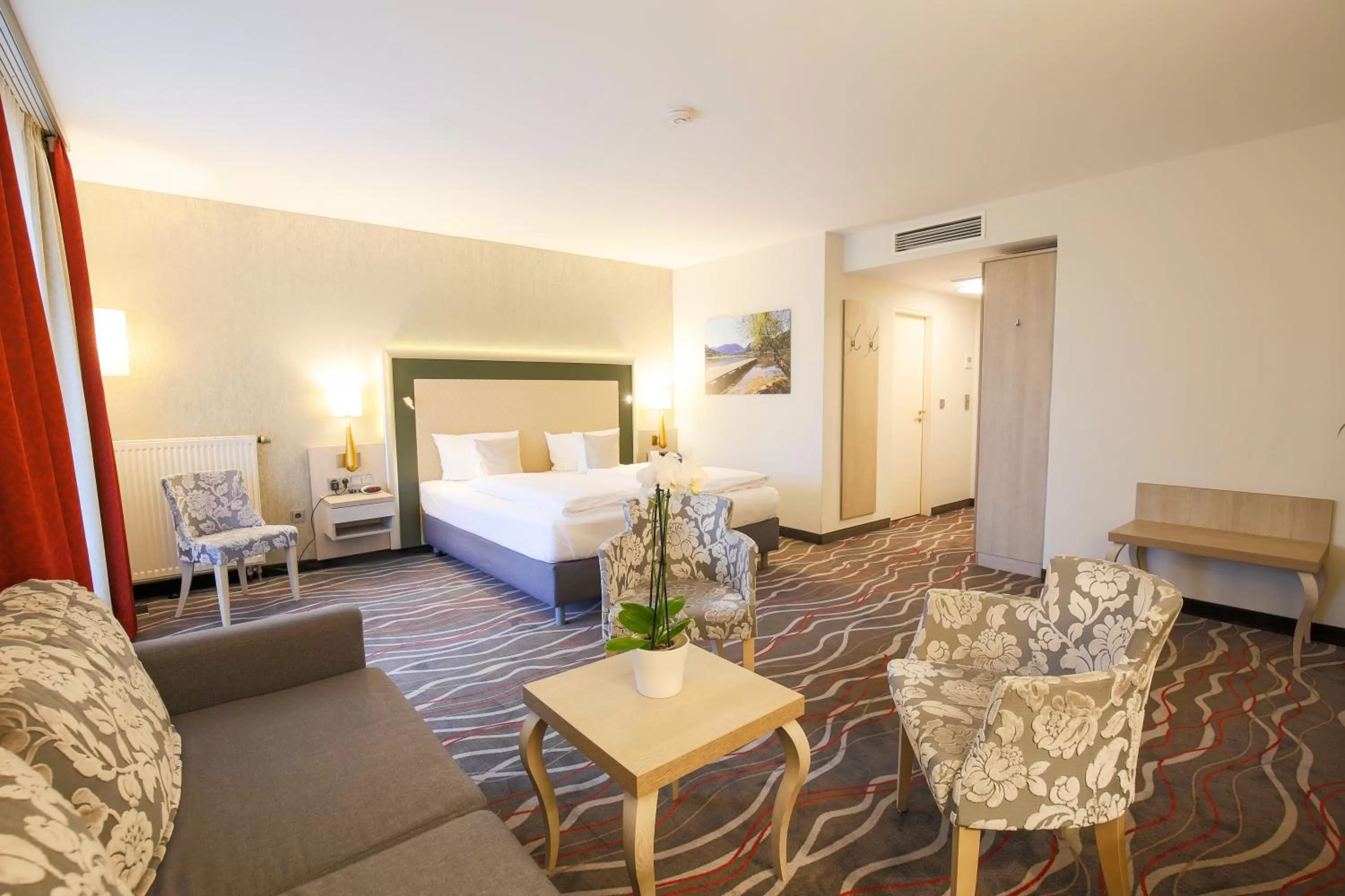 Photo of the whole room, Bed in Hotel Bayerischer Hof Miesbach, BW Premier Collection