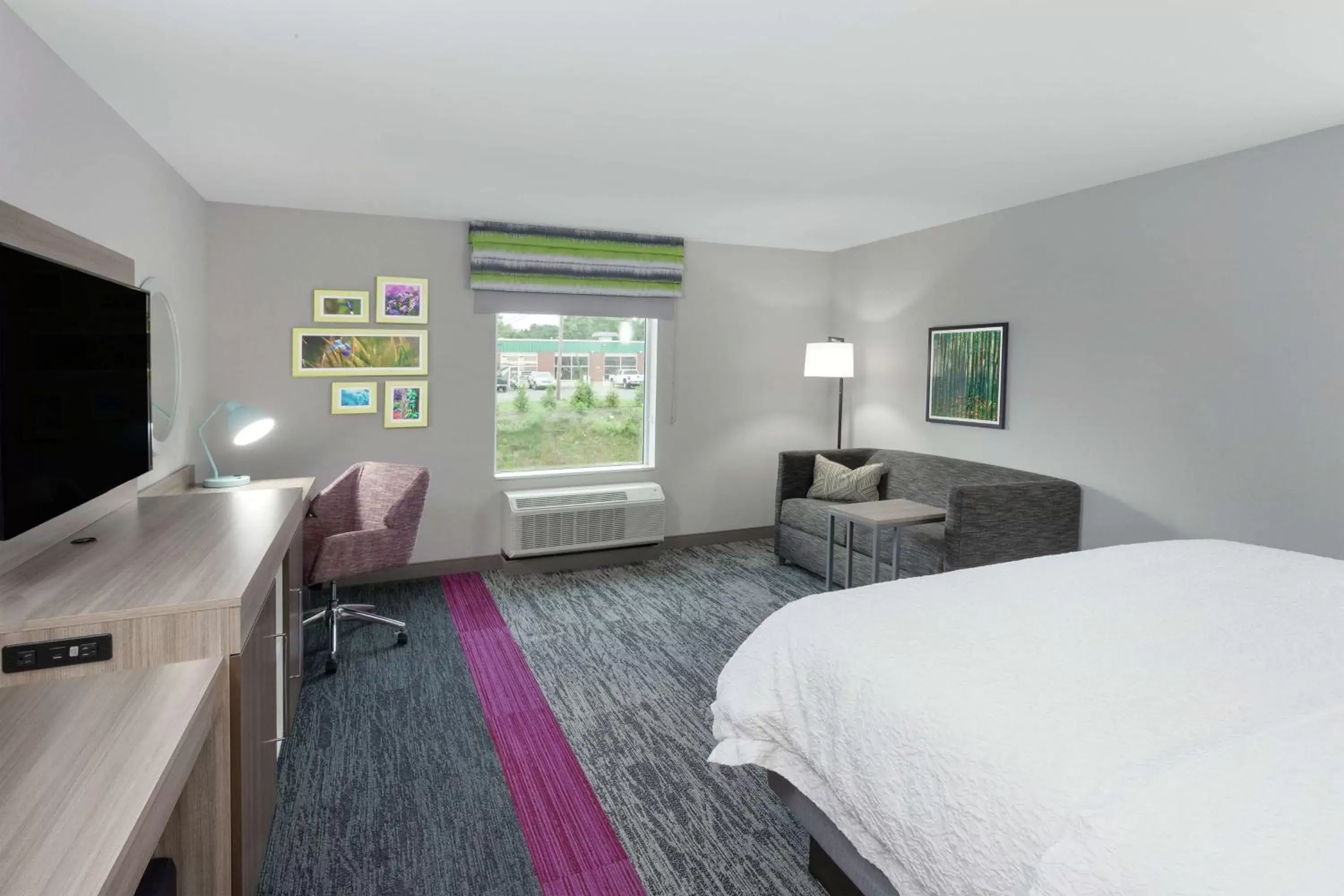 Bedroom in Hampton Inn & Suites Rocky Hill - Hartford South