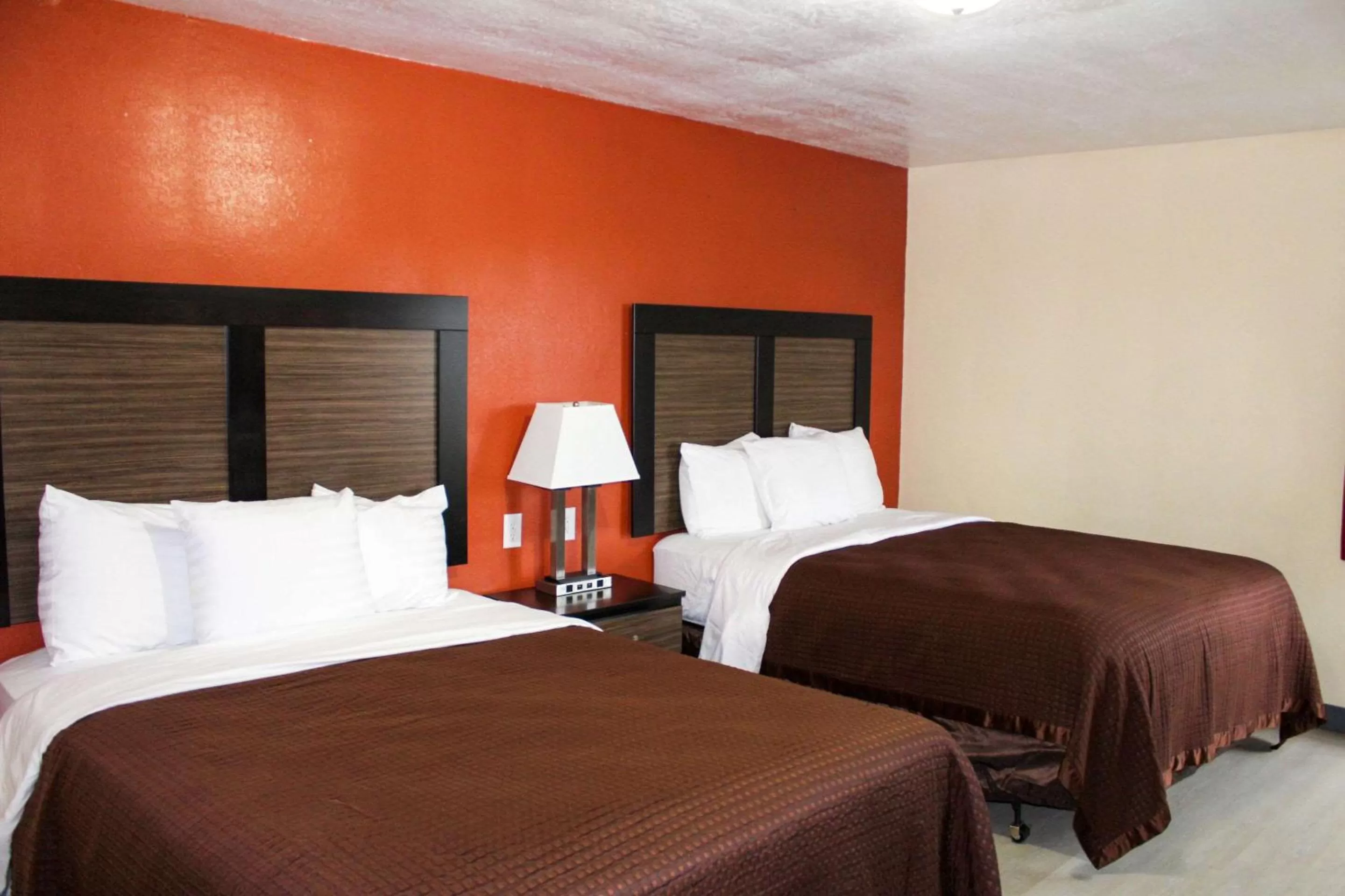 Bedroom, Bed in Rodeway Inn Medford South I-5