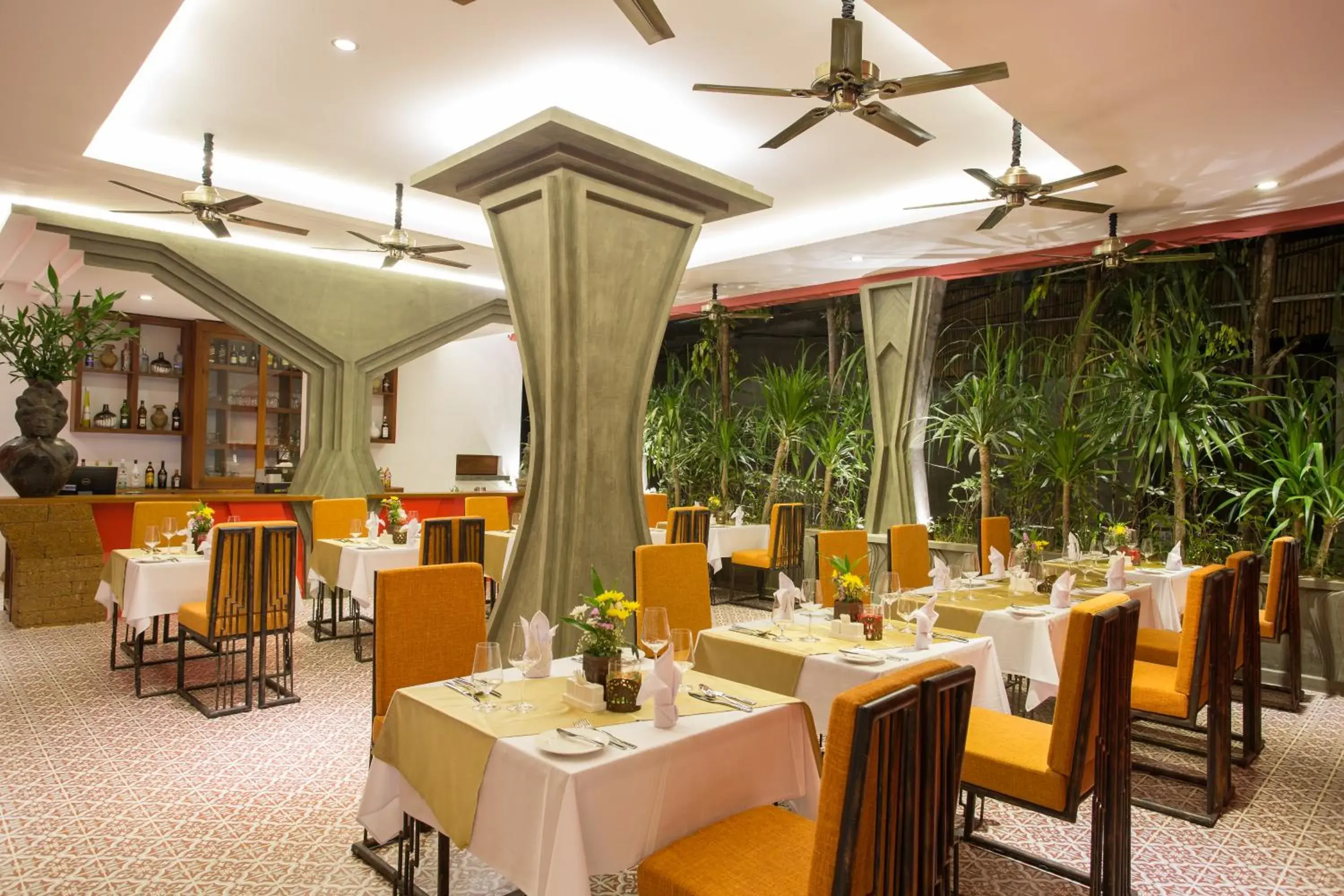 Restaurant/Places to Eat in Golden Temple Villa