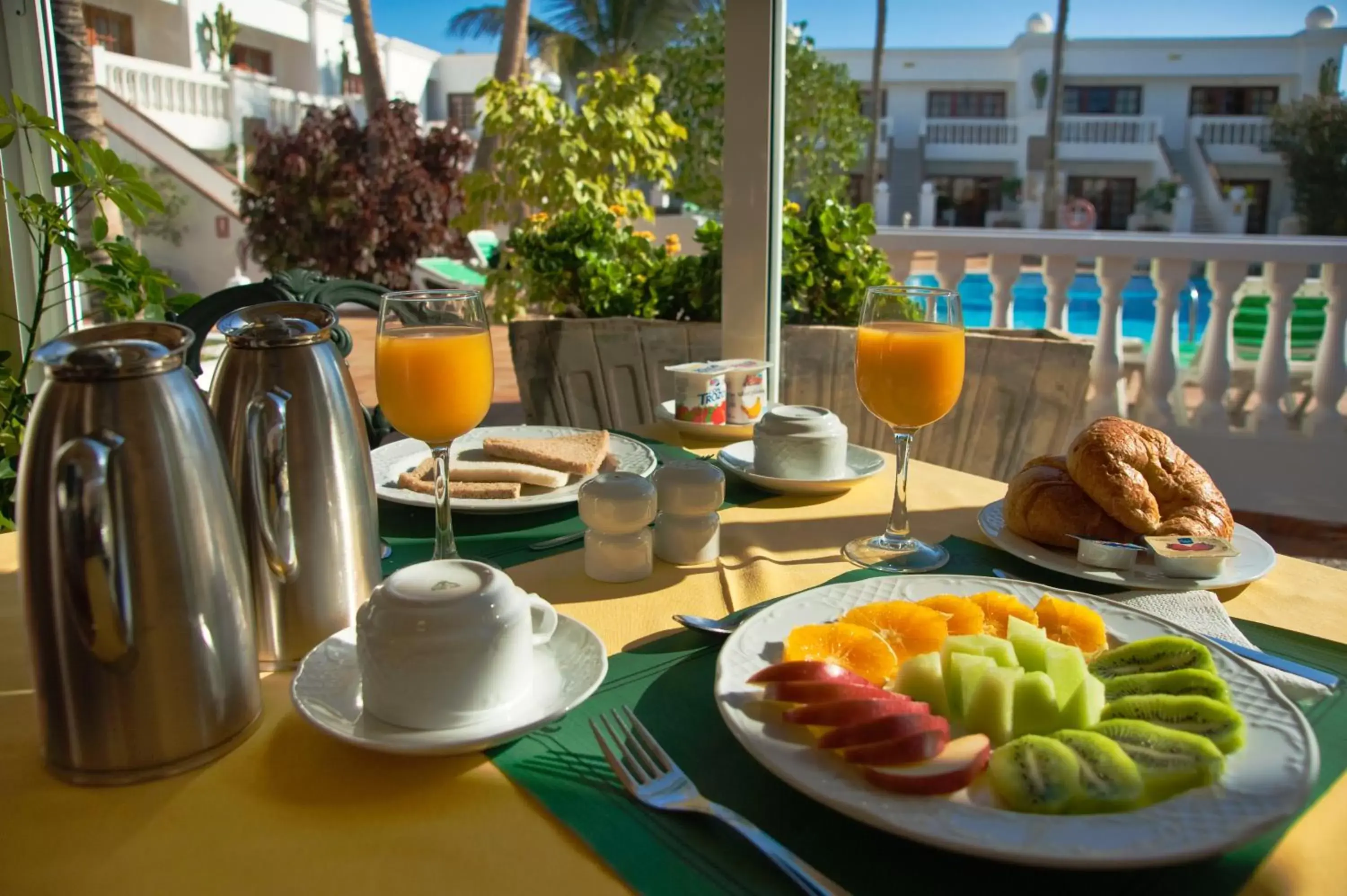 Continental breakfast, Breakfast in Hotel Suite Montana Club