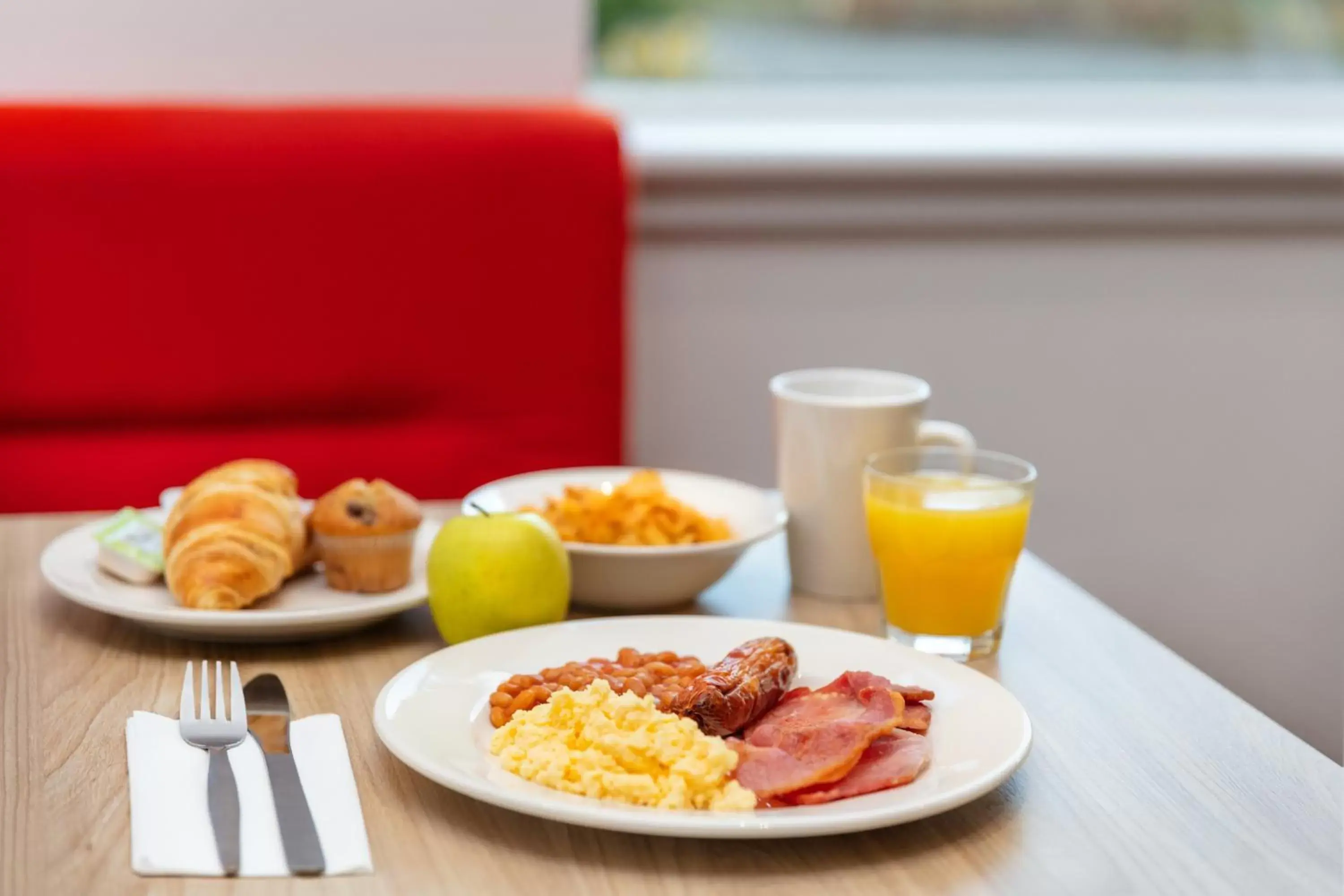 Restaurant/places to eat, Breakfast in Holiday Inn Express Strathclyde Park M74, Jct 5, an IHG Hotel