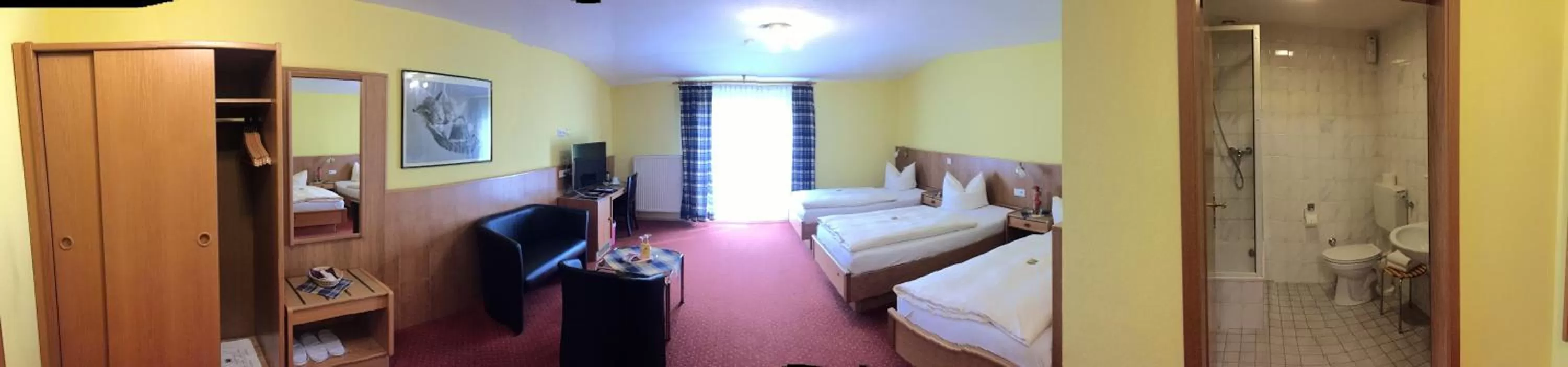 Photo of the whole room, Bed in Hotel Kasserolle