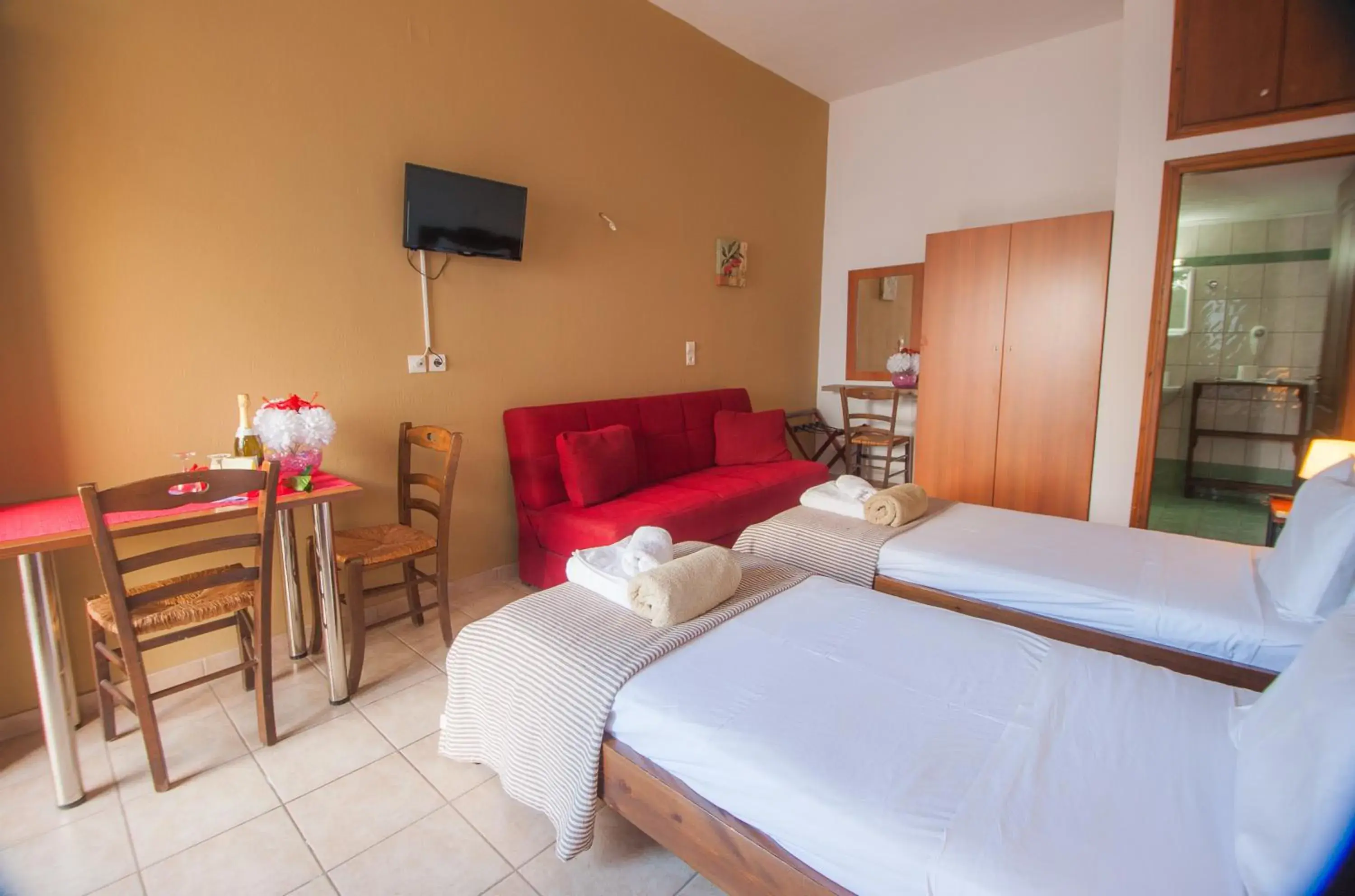 Photo of the whole room, Bed in Elounda Sunrise Apartments