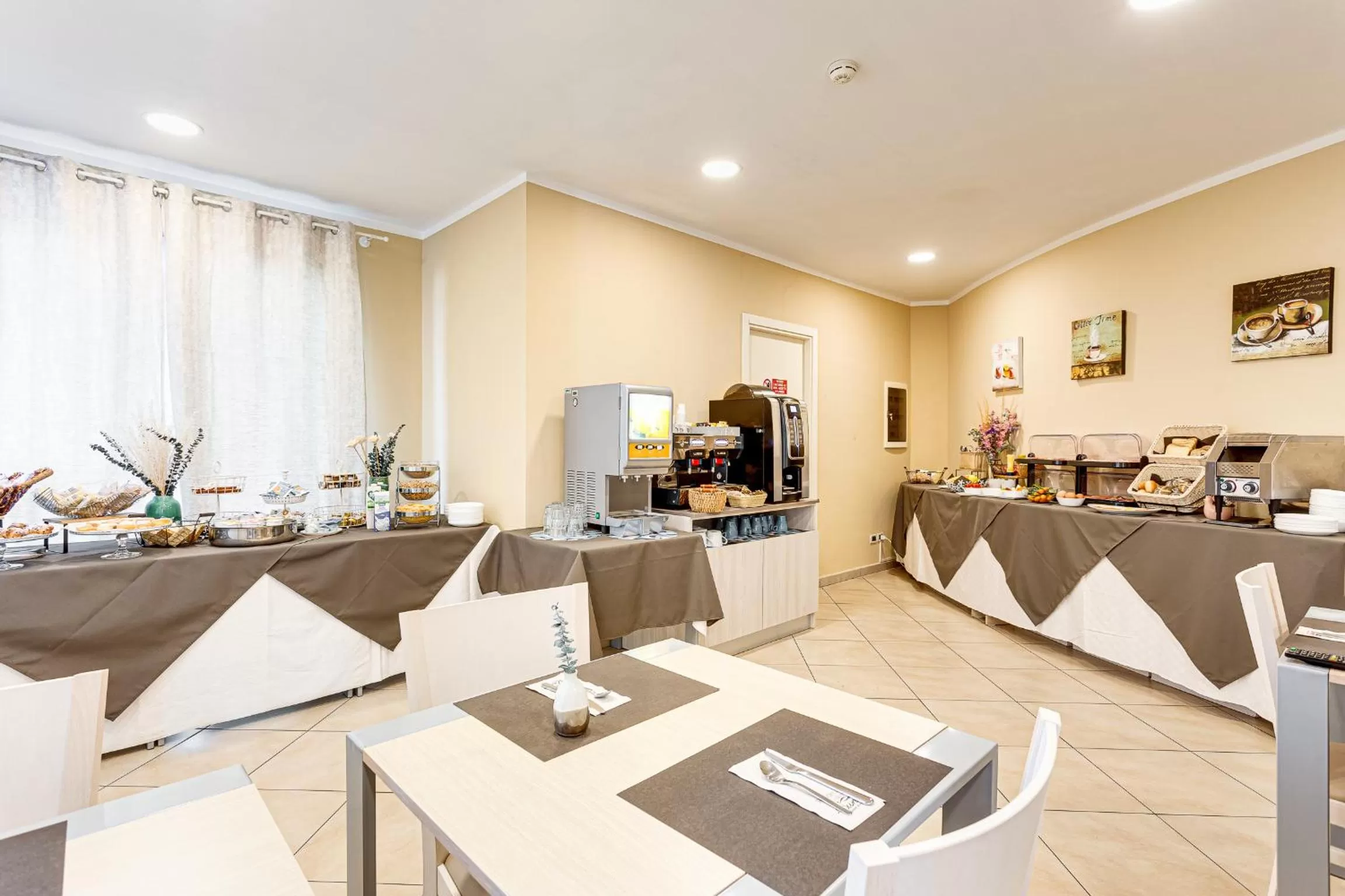 Restaurant/places to eat in Hotel-Residence- Le Dune Breakfast & private beach included