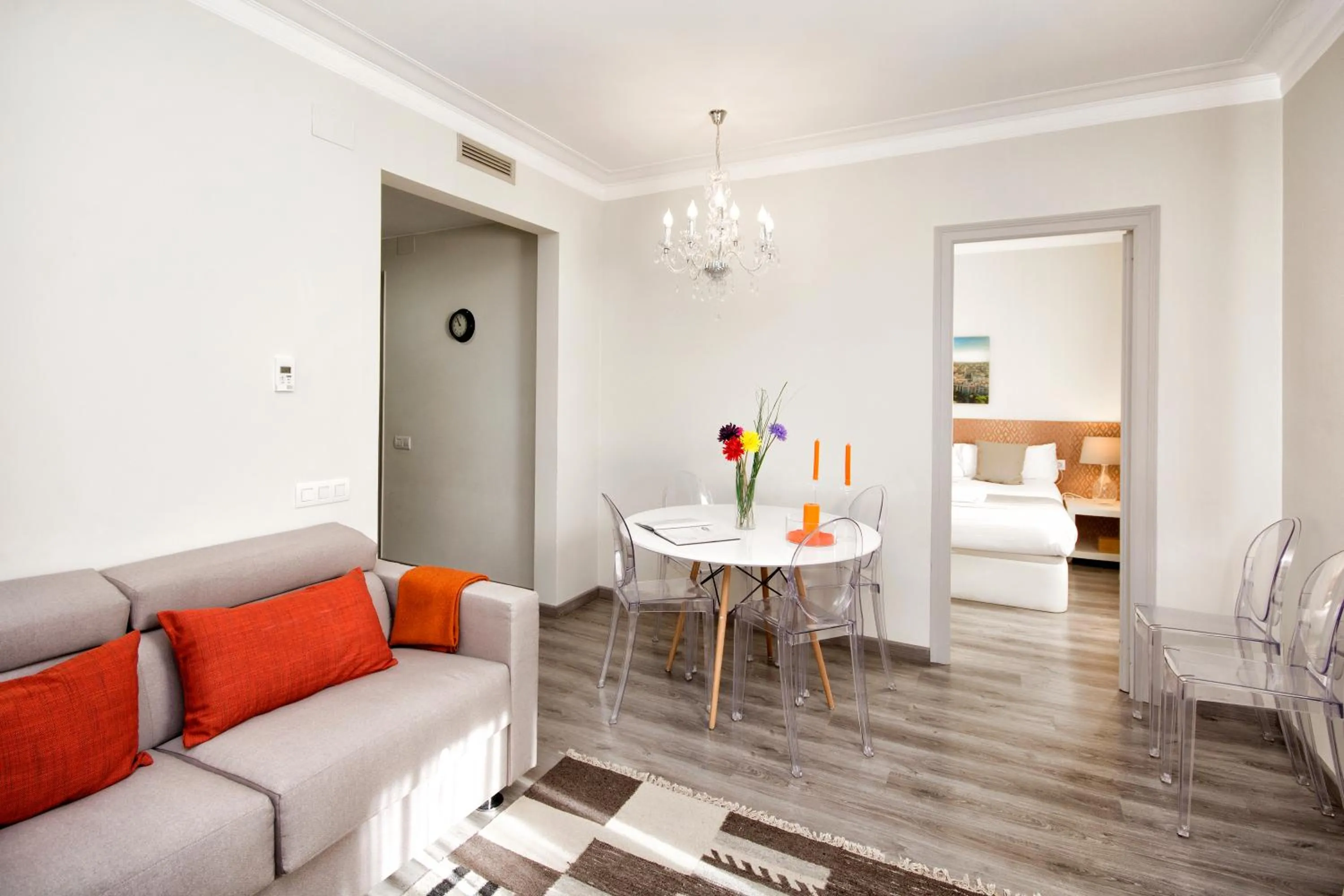 Living room in Eixample Building Apartments by Mercedes Heritage