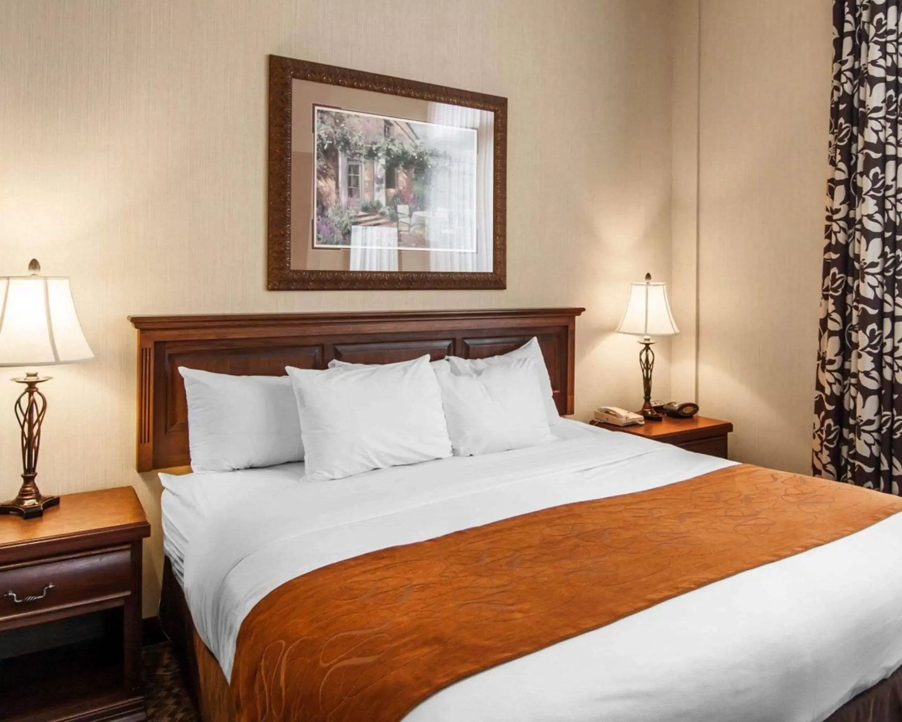 Bedroom, Bed in Comfort Suites Corvallis