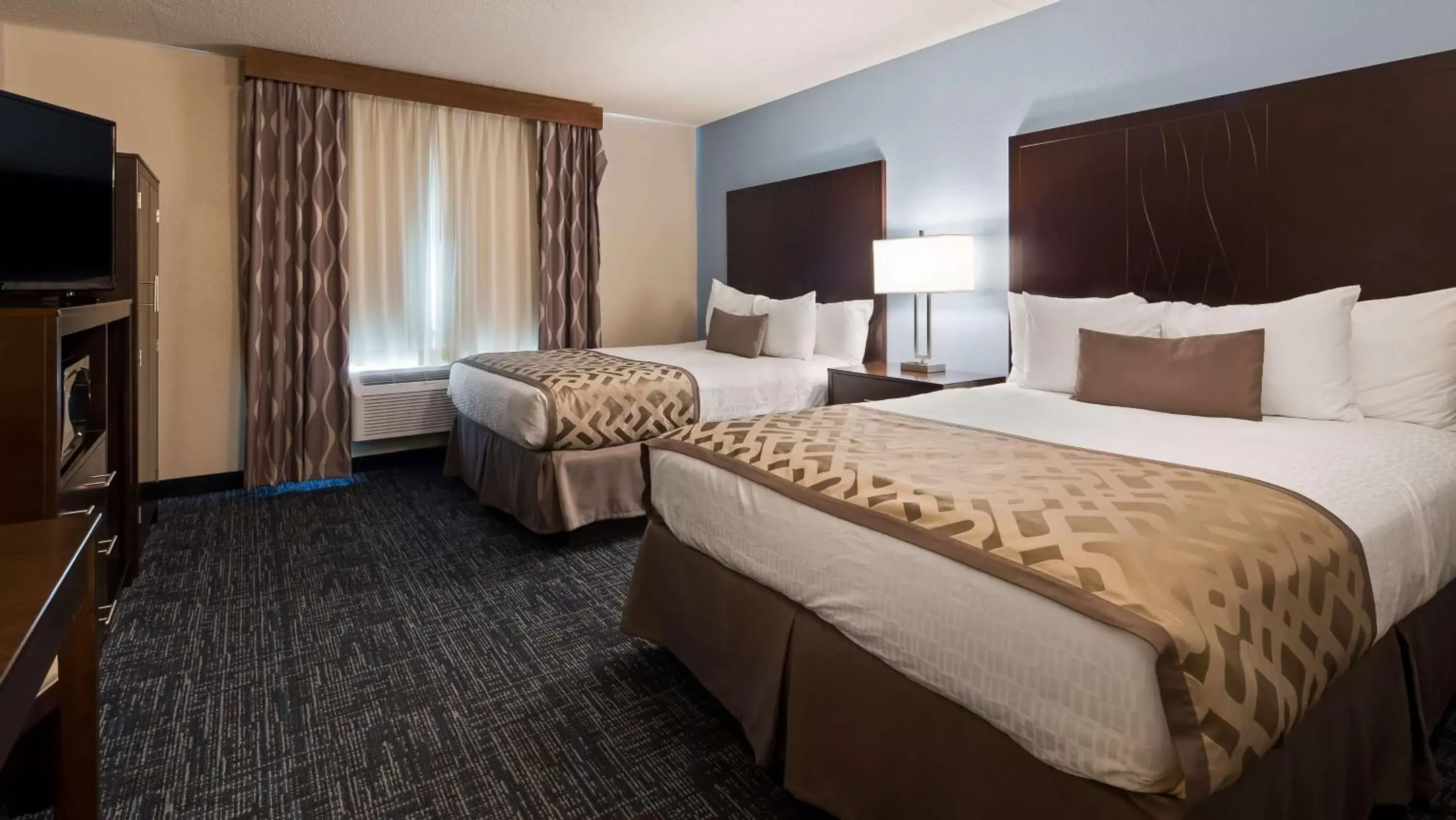 Photo of the whole room, Bed in Best Western Plus Flint Airport Inn & Suites