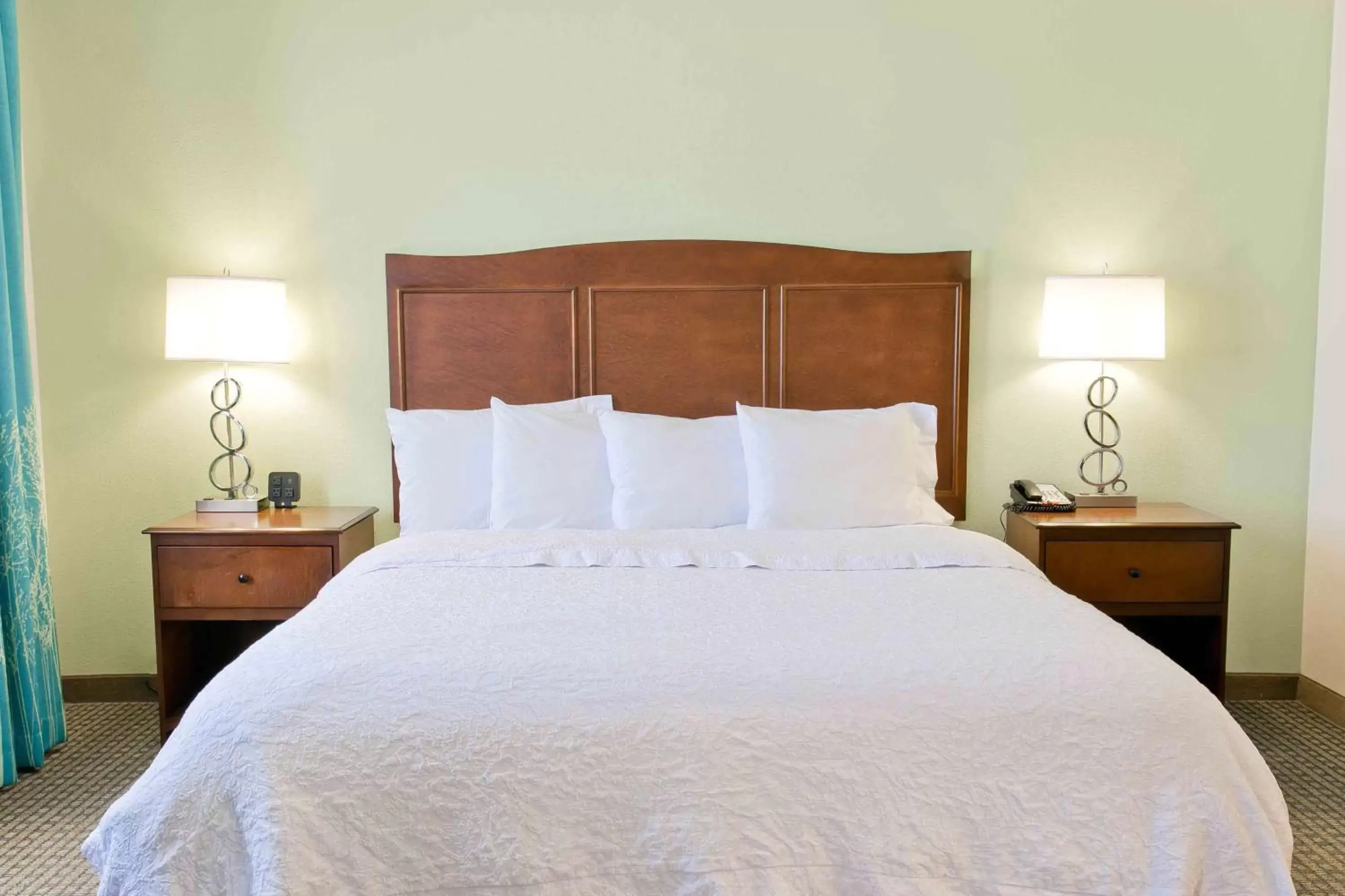 Bed in Hampton Inn & Suites - Orange Beach