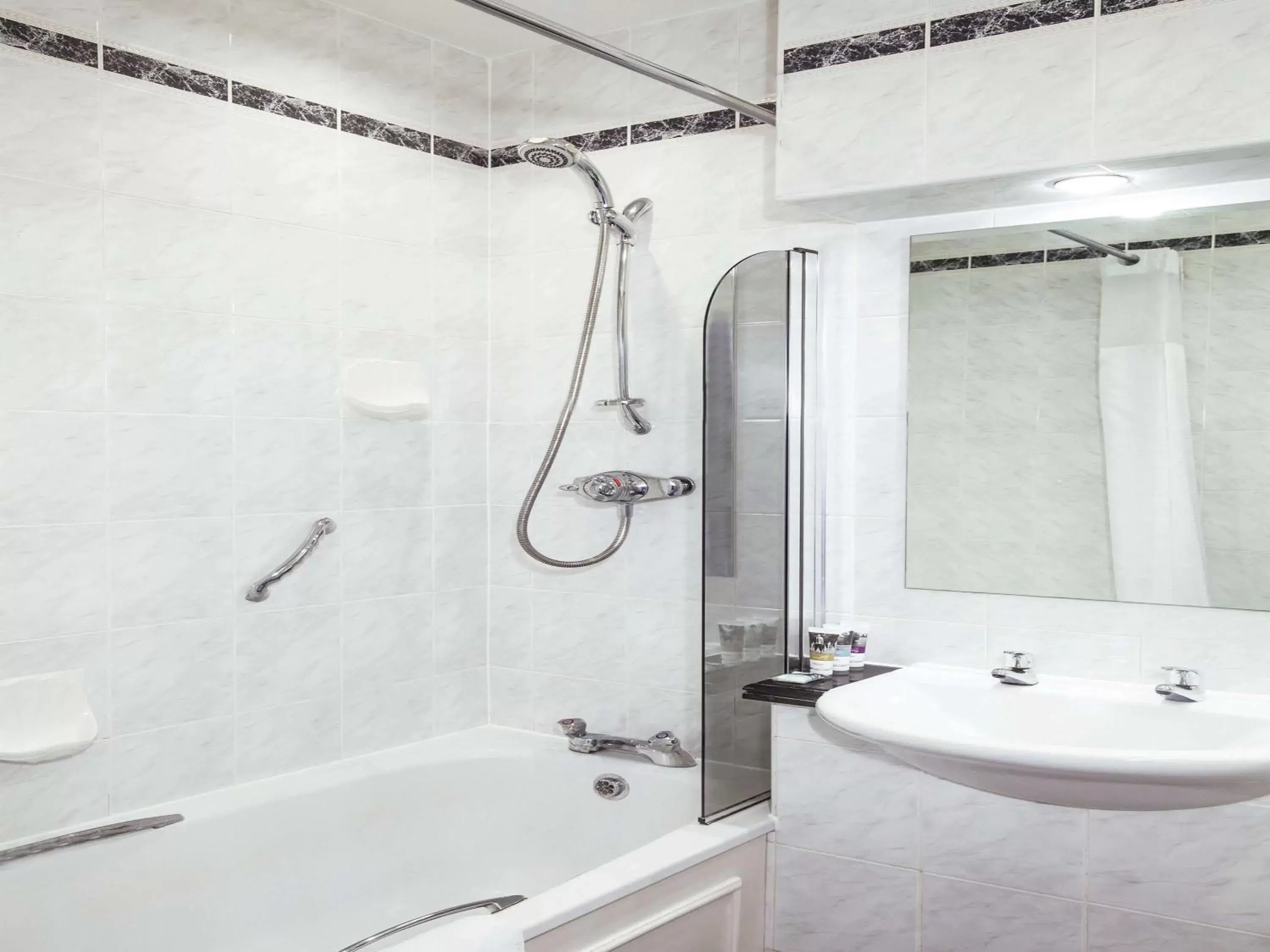 Shower, Bathroom in Mercure Bristol Grand Hotel