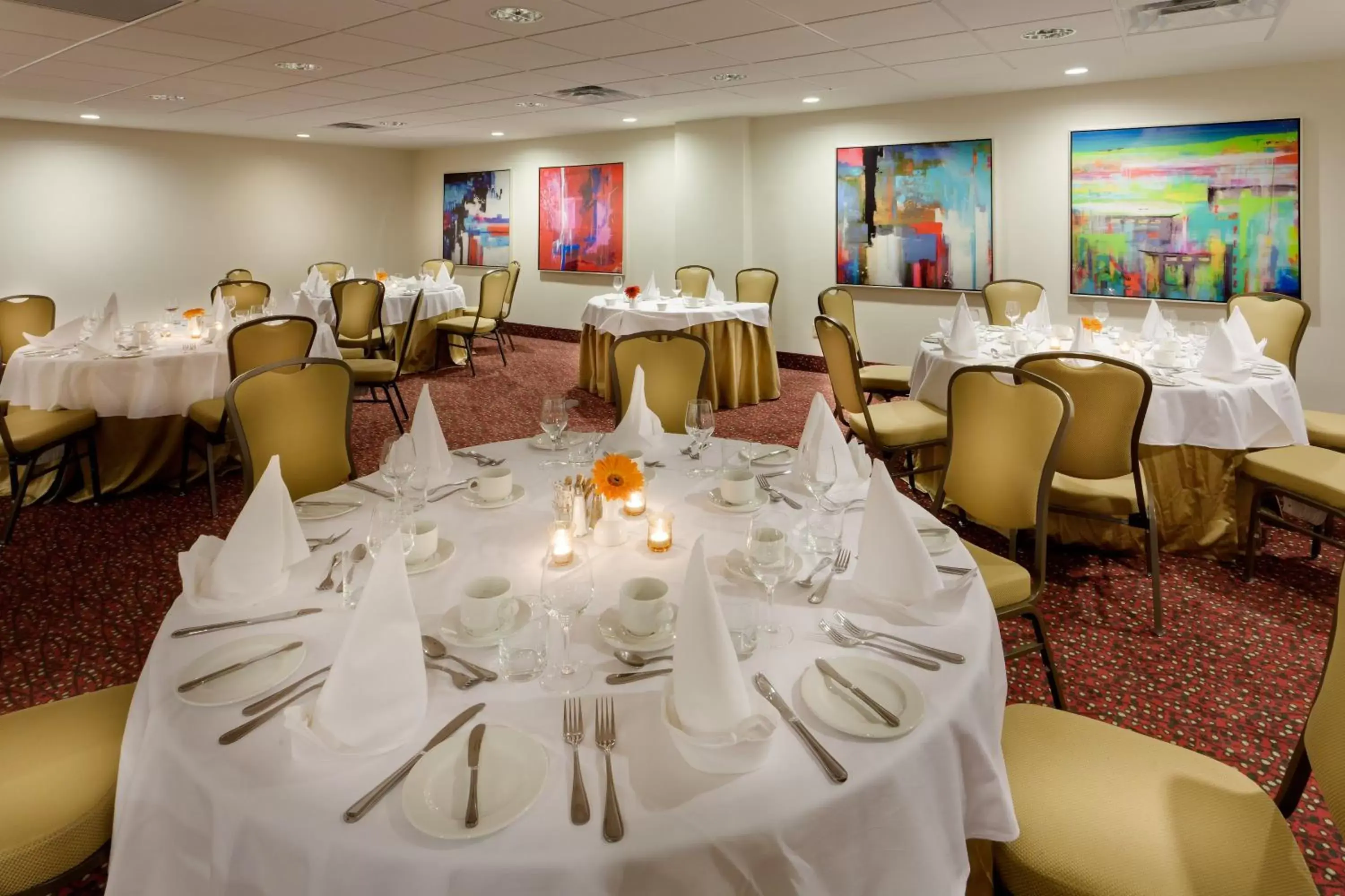 Banquet/Function facilities, Restaurant/Places to Eat in Holiday Inn Toronto Downtown Centre, an IHG Hotel