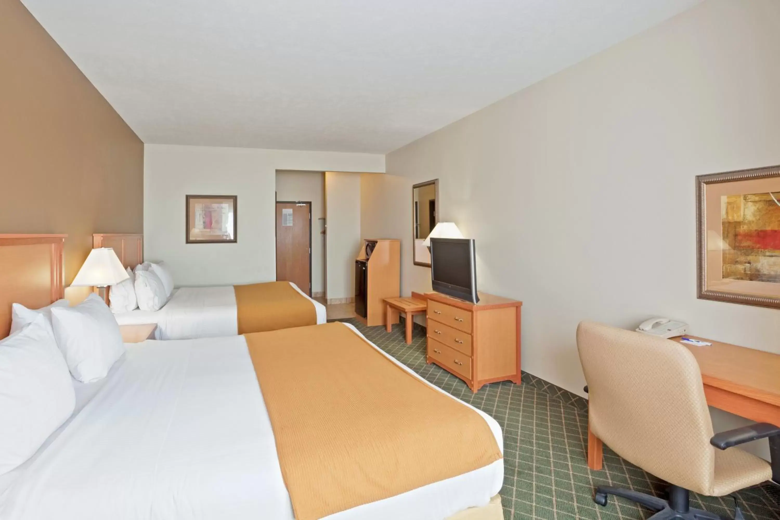Bedroom in Holiday Inn Express Hotel & Suites Lincoln South, an IHG Hotel