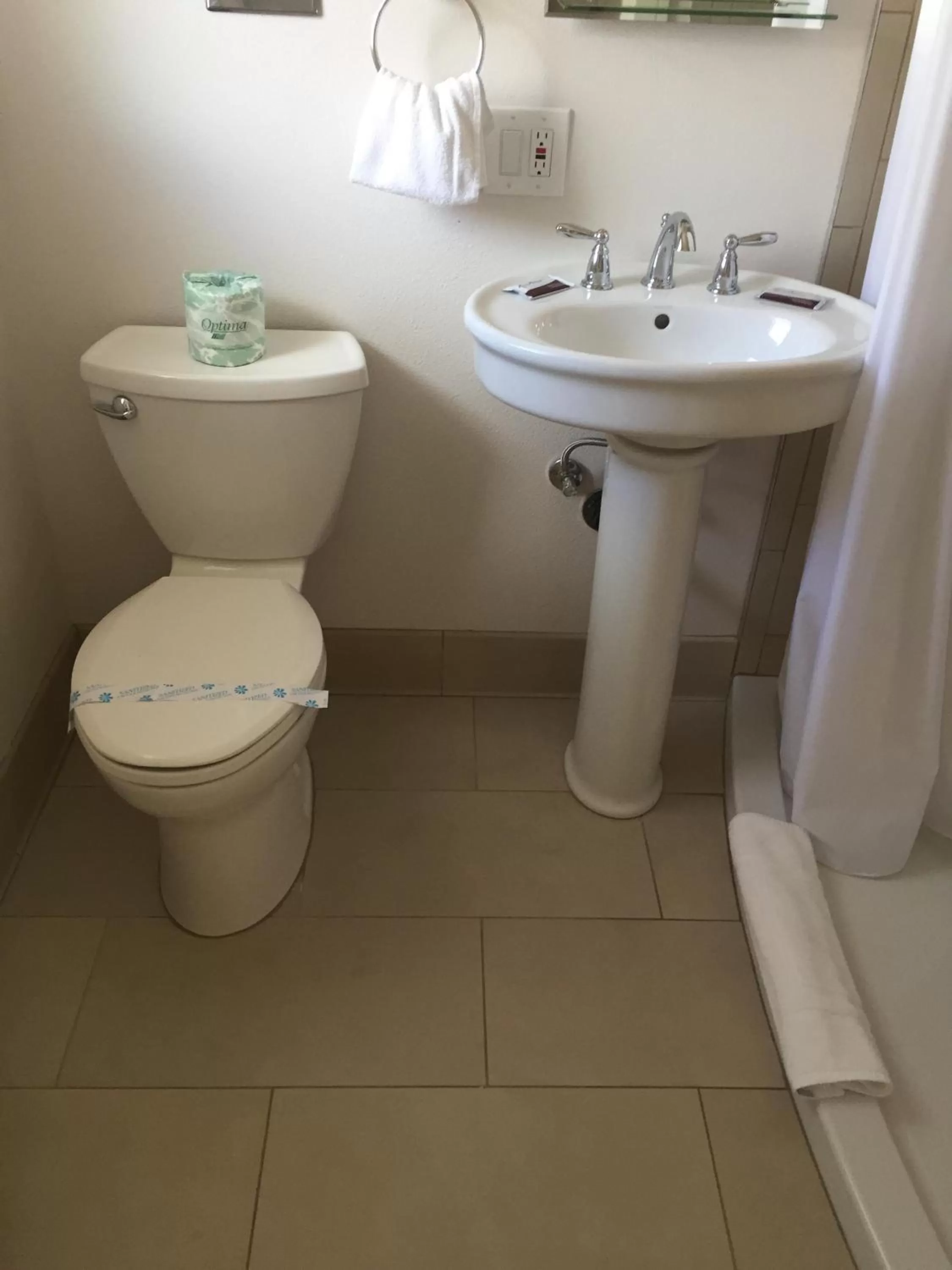 Bathroom in El Rancho Motel