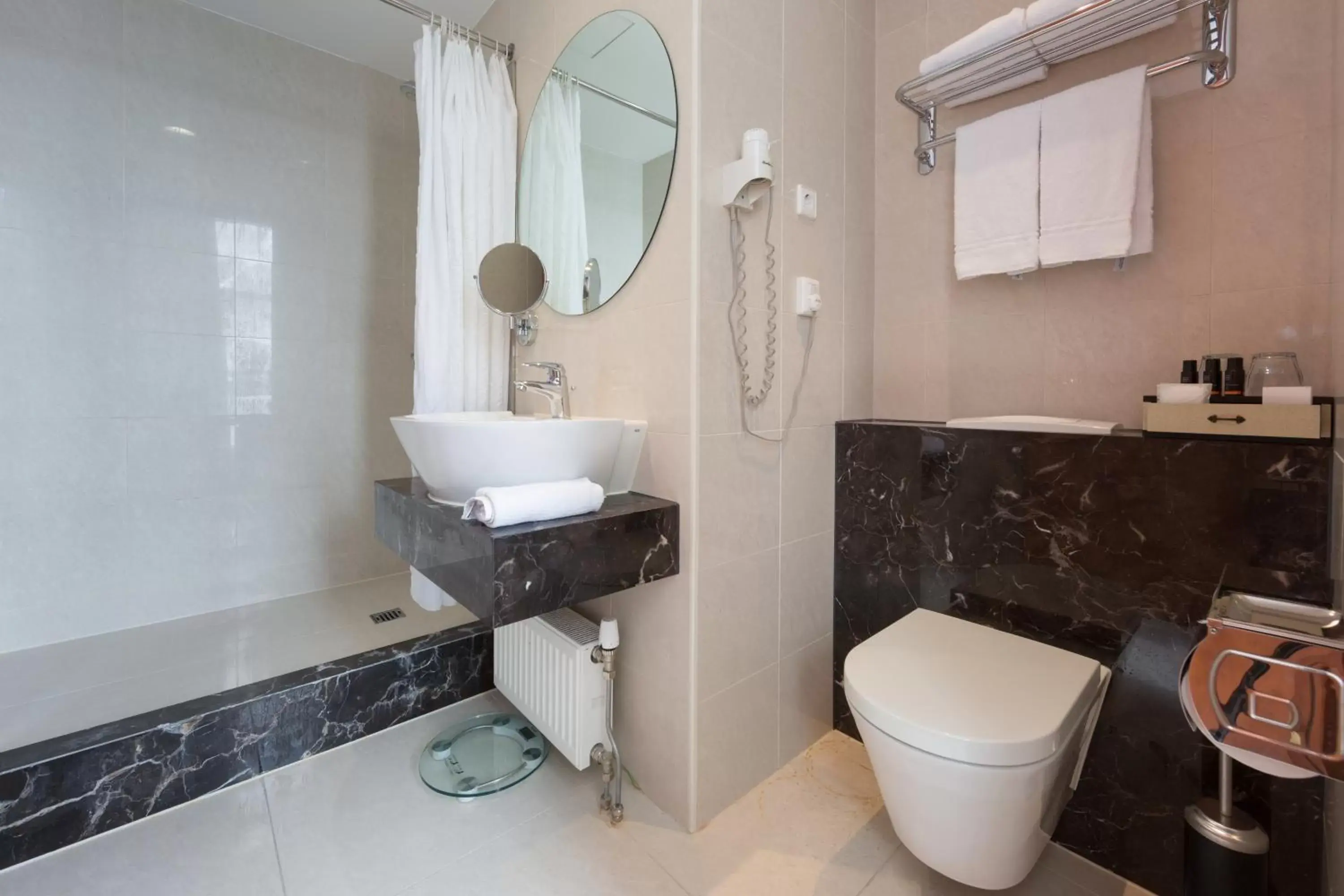 Bathroom in Shanghai Hotel Holland