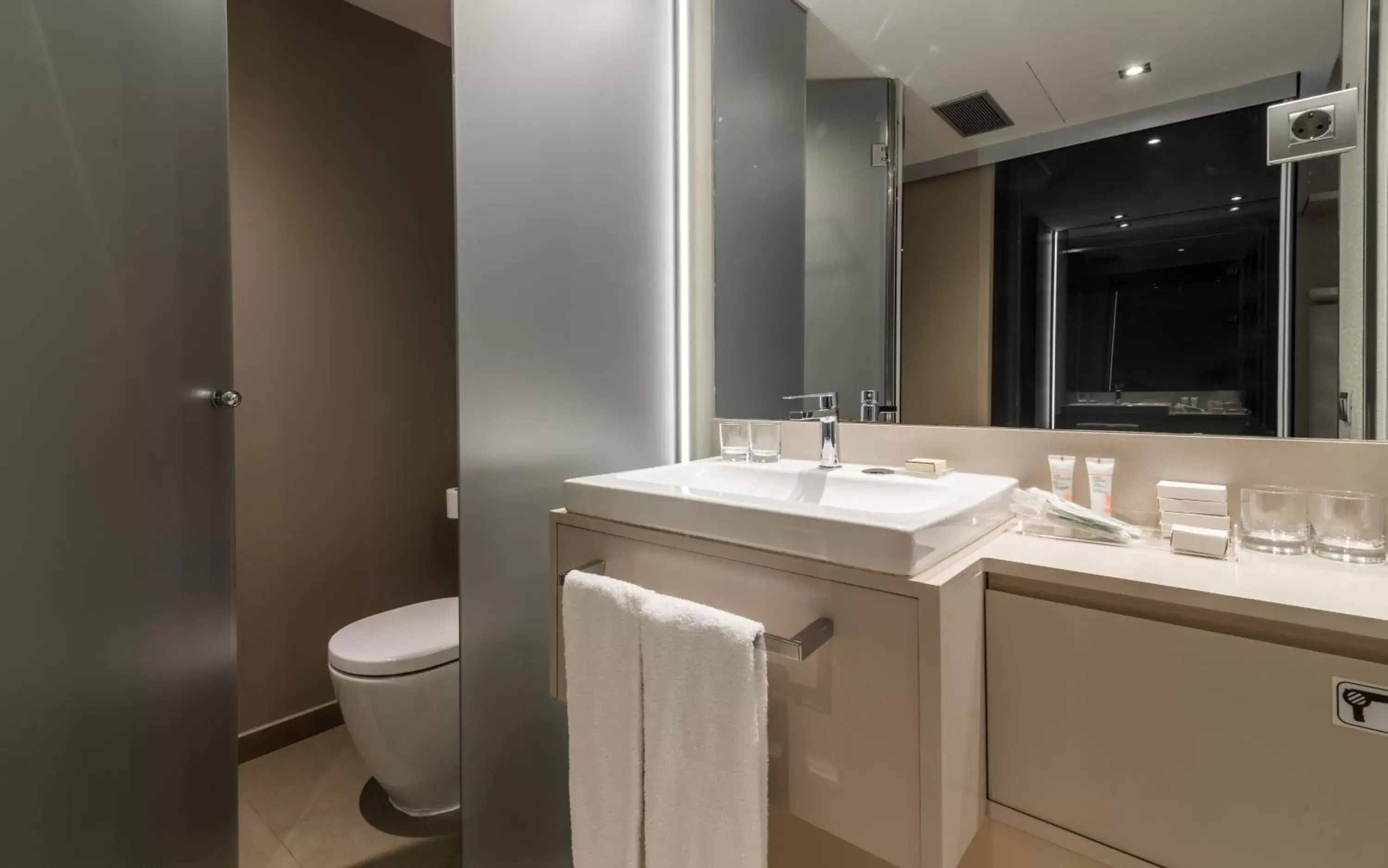 Toilet, Bathroom in Grums Hotel & Spa