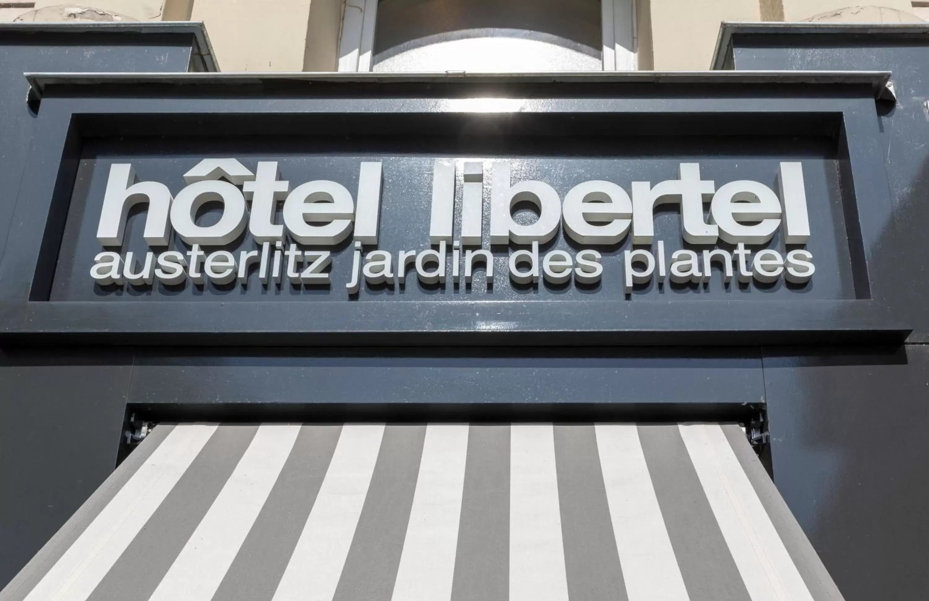 Facade/entrance, Property Logo/Sign in Libertel Austerlitz Jardin des Plantes