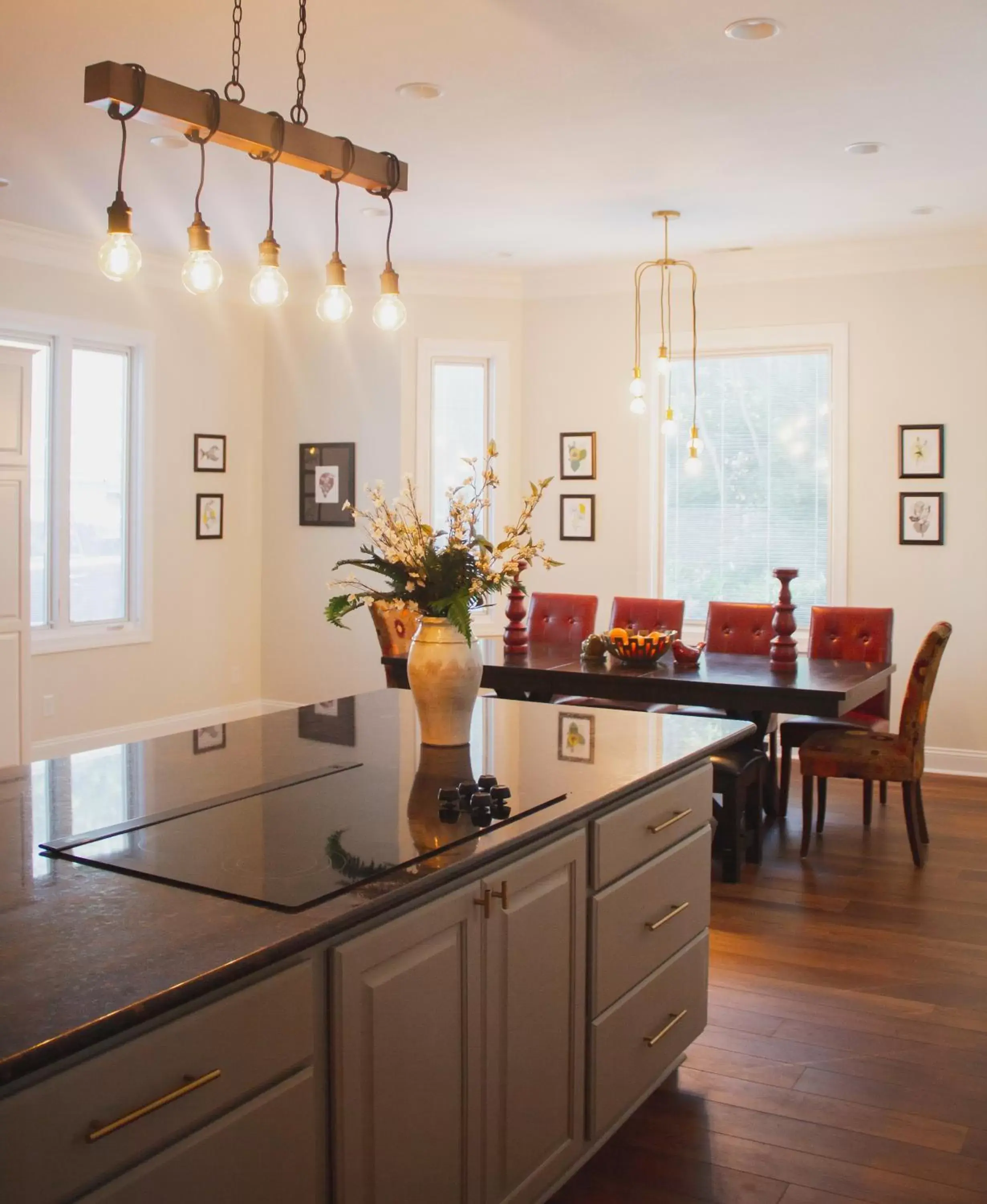 Dining area, Kitchen/Kitchenette in The Respite B&B