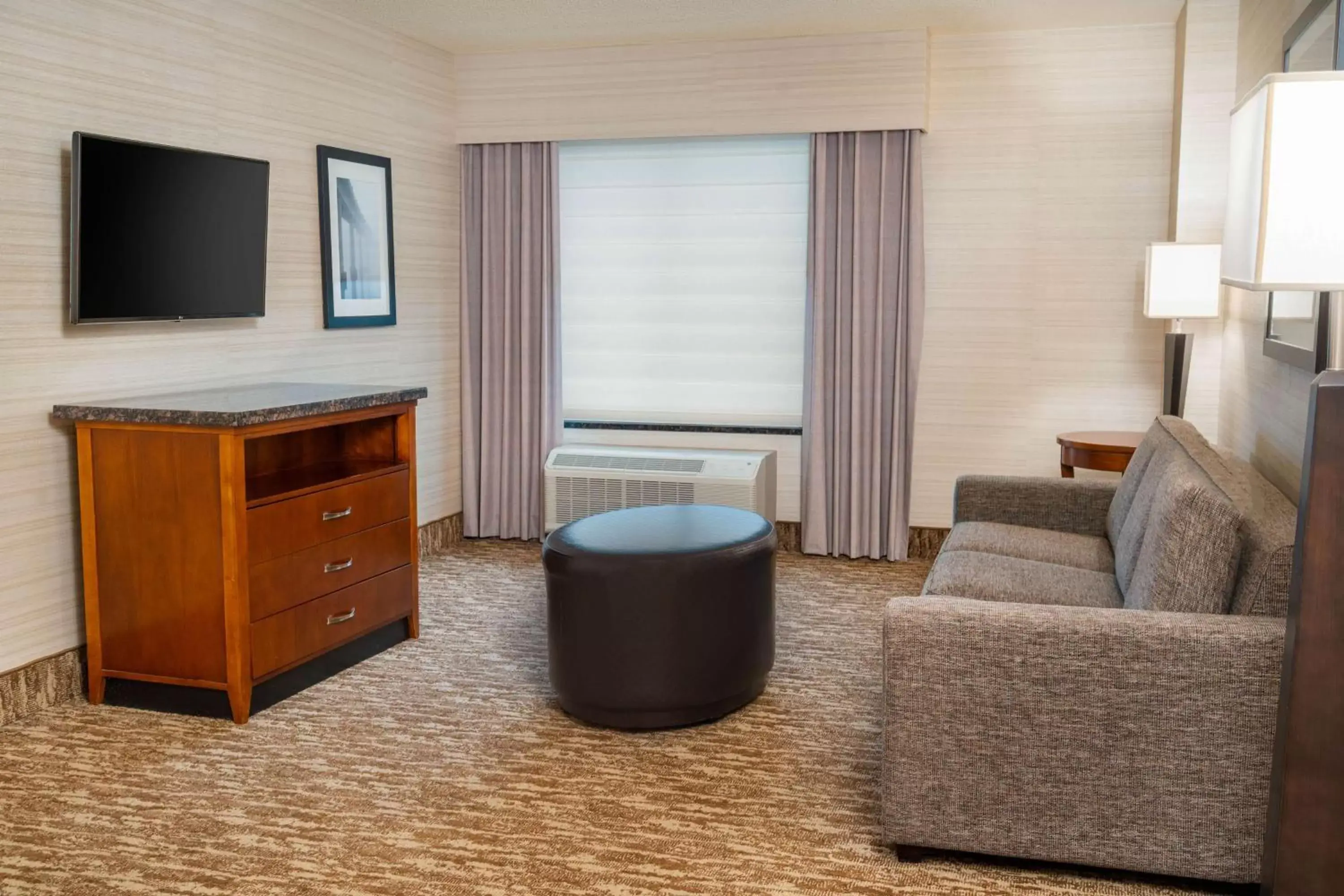 Bedroom, TV/Entertainment Center in Homewood Suites by Hilton Baltimore - Arundel Mills